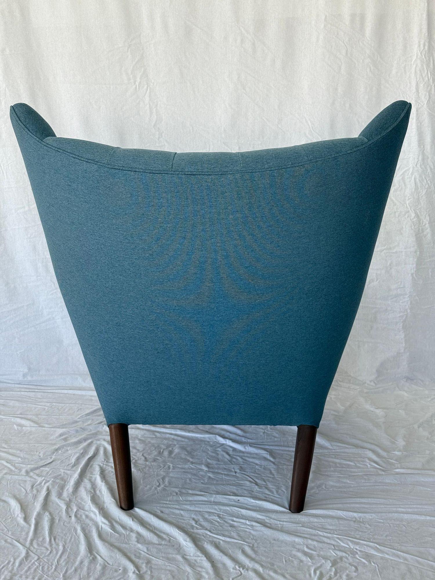 Hans Wegner AP 19 Silla y reposapiés 