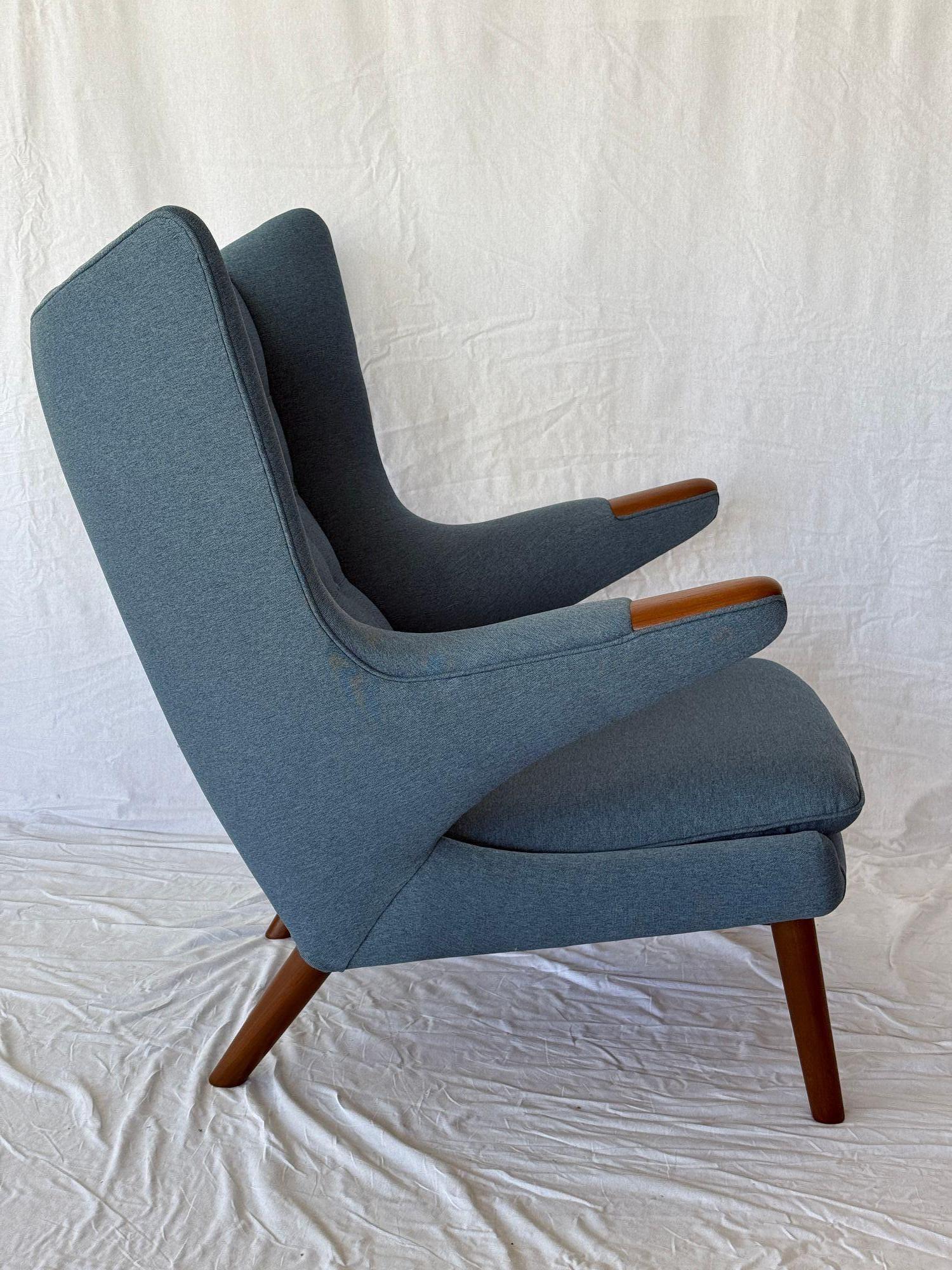 Hans Wegner AP 19 Silla y reposapiés 
