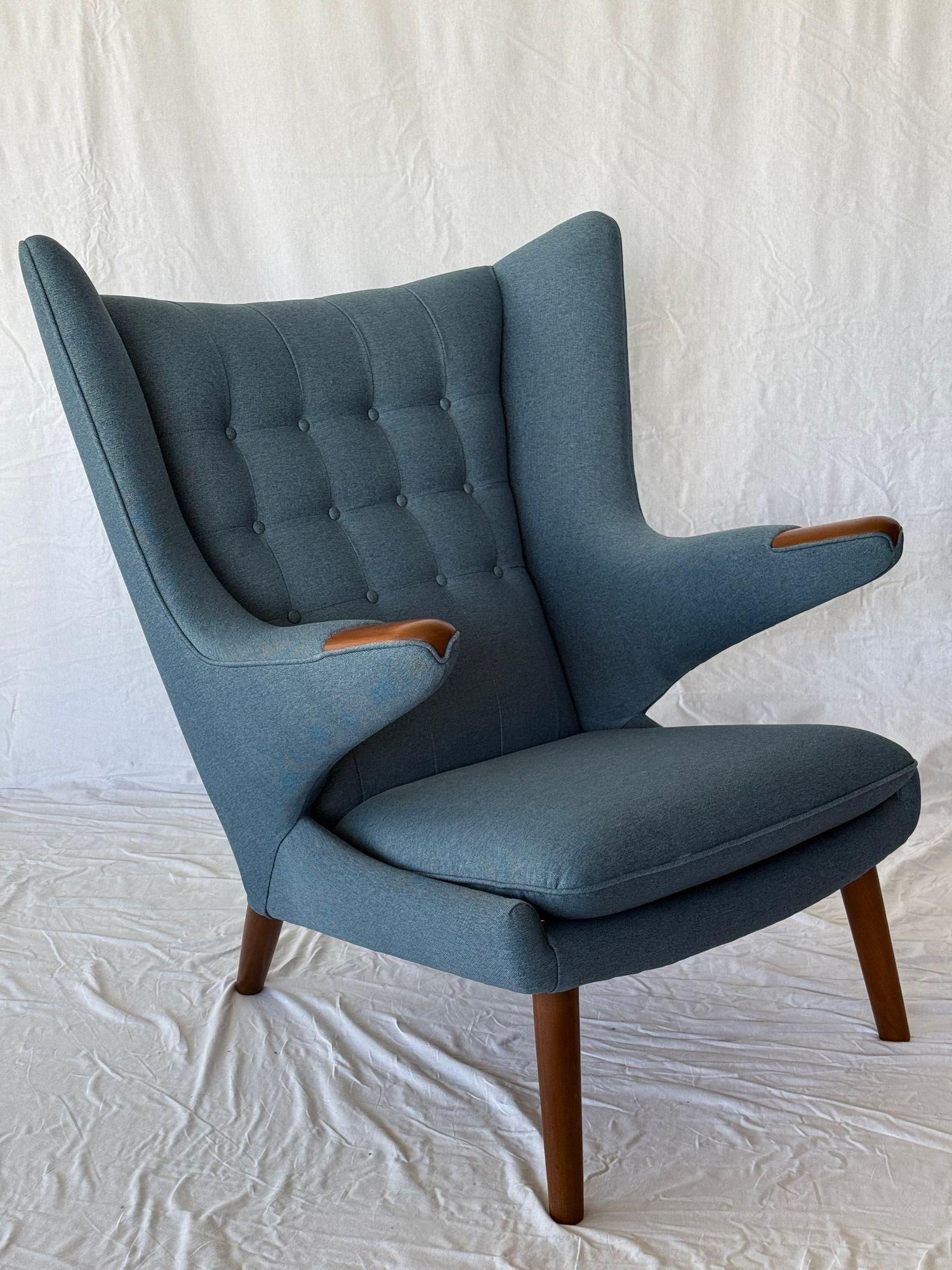 Hans Wegner AP 19 Silla y reposapiés 