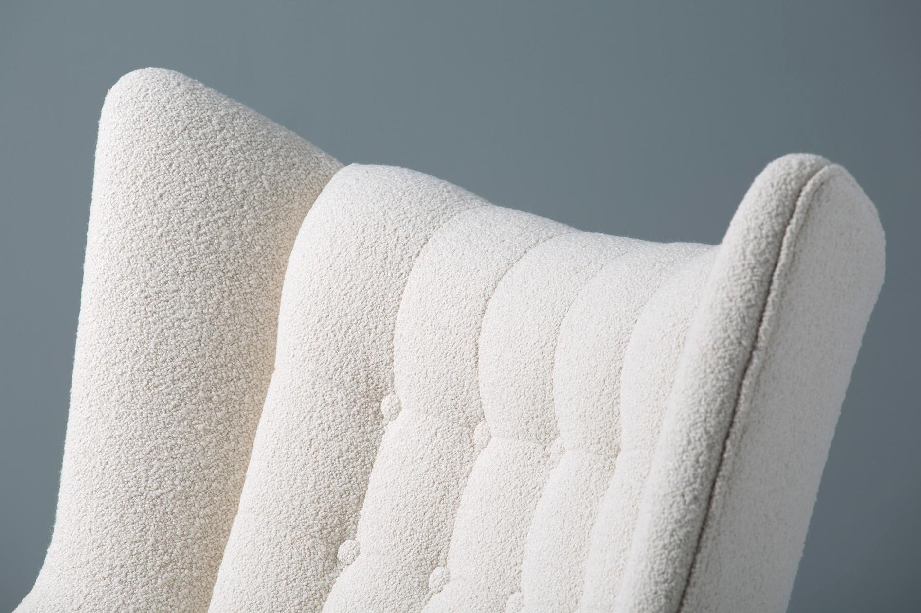 Hans Wegner AP-19 Silla Papá Oso en tejido Boucle en venta 1