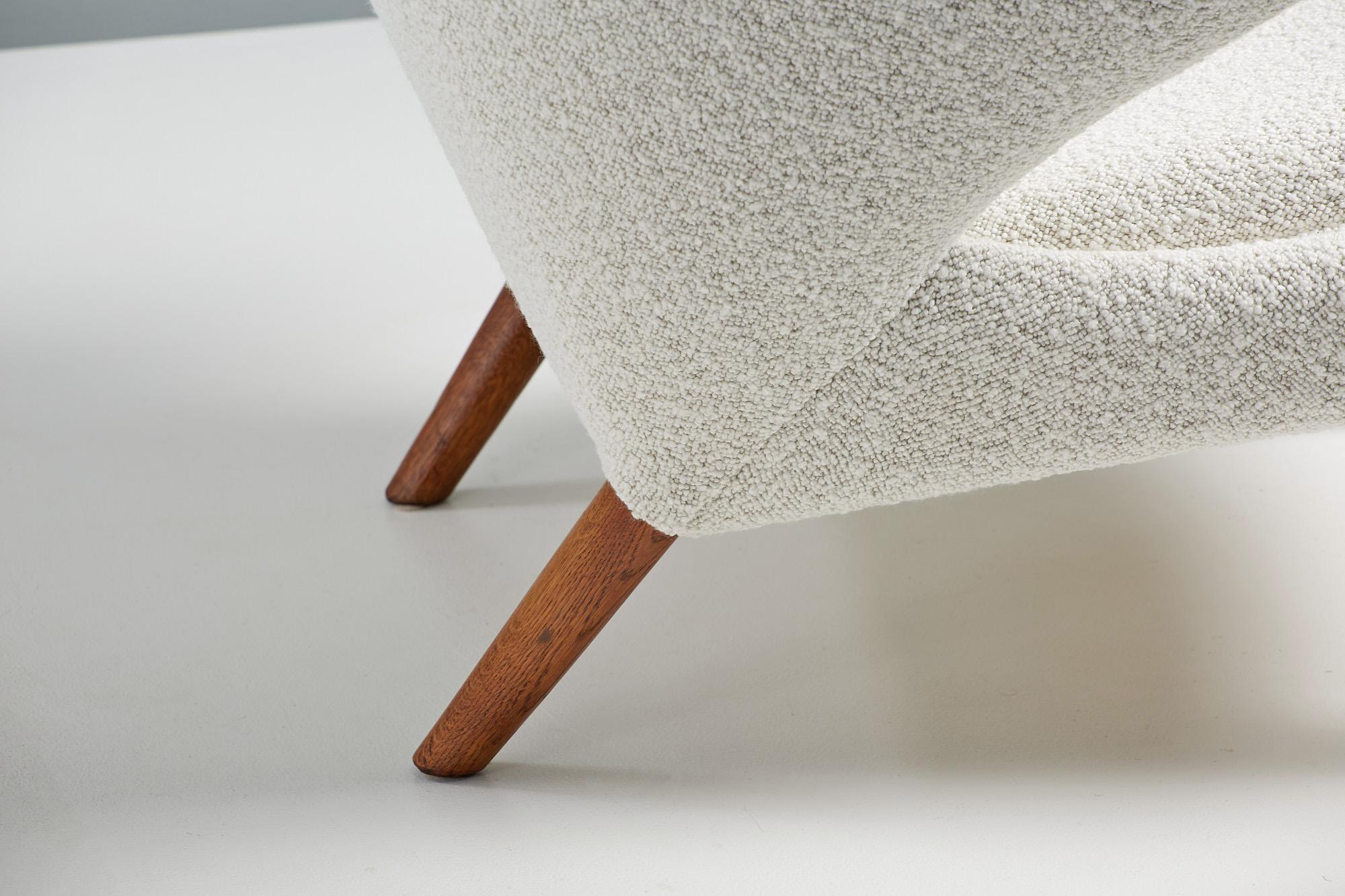 Hans Wegner AP-19 Papa Bear Chair in Boucle Wool Fabric 3