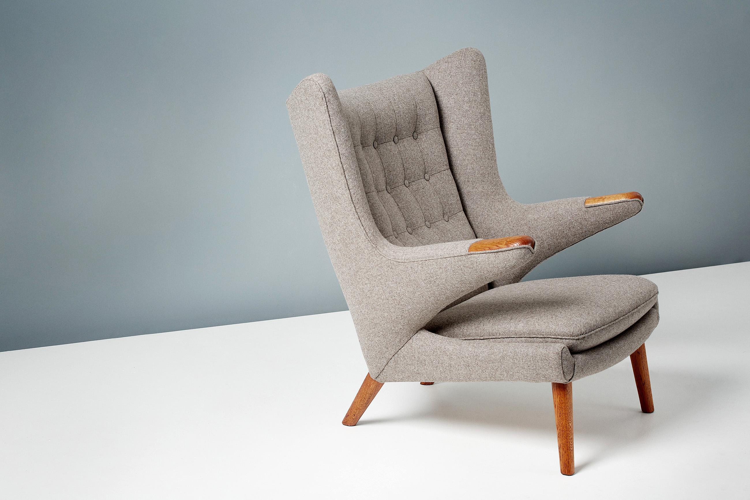 Hans Wegner AP-19 Papa Bear Chair in Grey Wool Fabric In Excellent Condition In London, GB