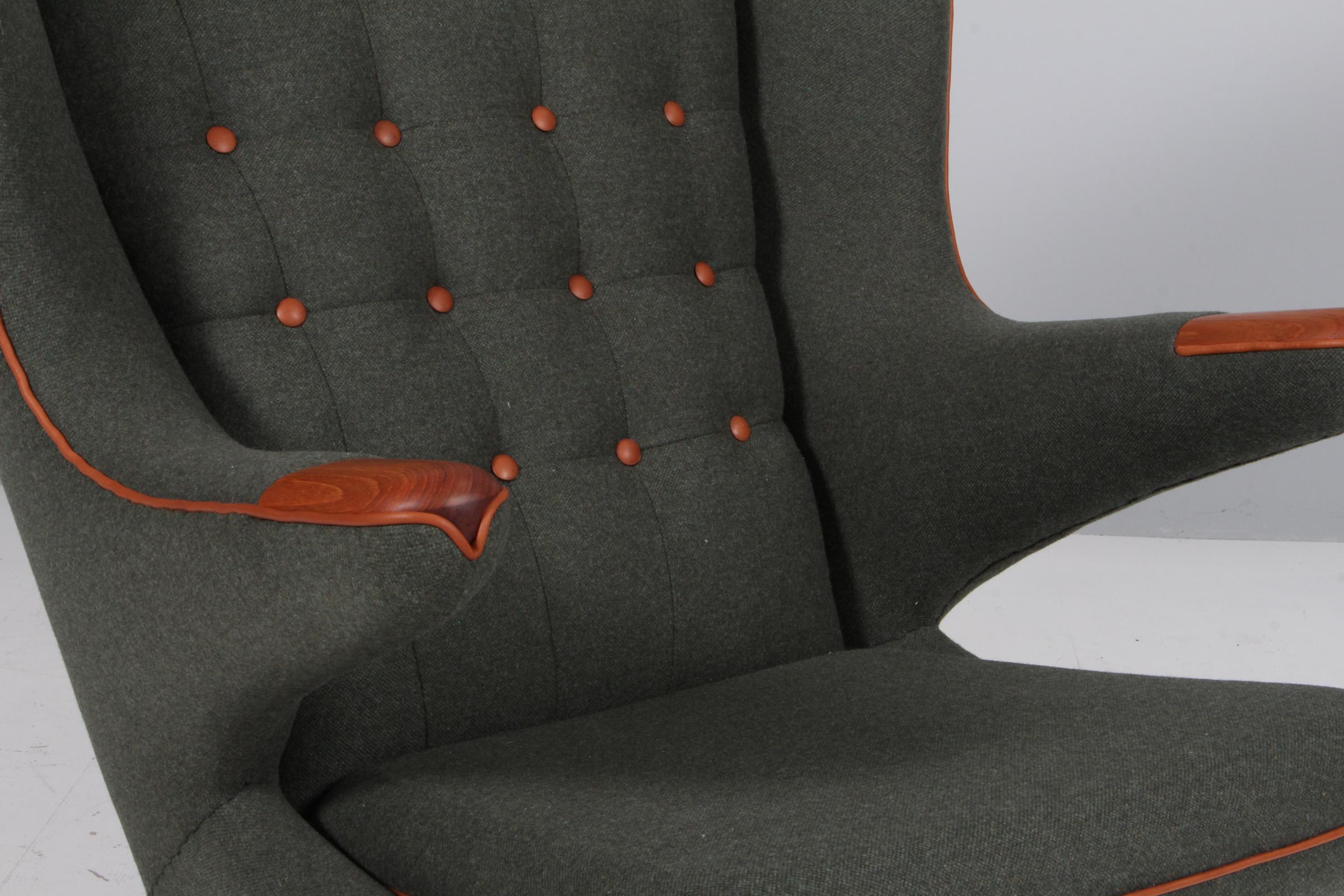 Hans Wegner AP-19 Papa Bear Chair in wool and full grain leather mediados del siglo XX en venta
