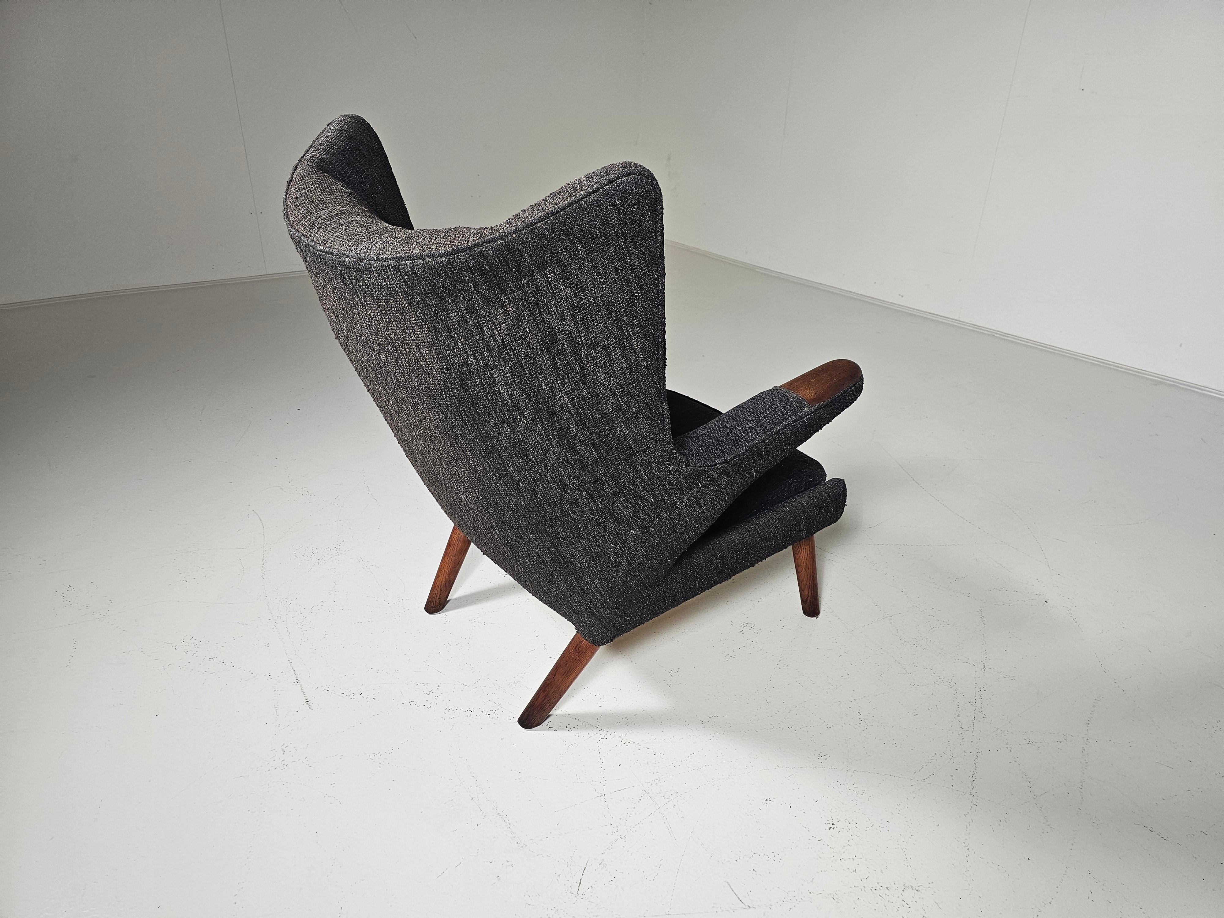 Hans Wegner AP-19 Papa Bear Lounge chair in Grey wool, 1950s In Good Condition In amstelveen, NL