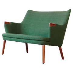 Canapé Hans Wegner AP 20:: tissu vert original:: Danemark:: années 1950-1960