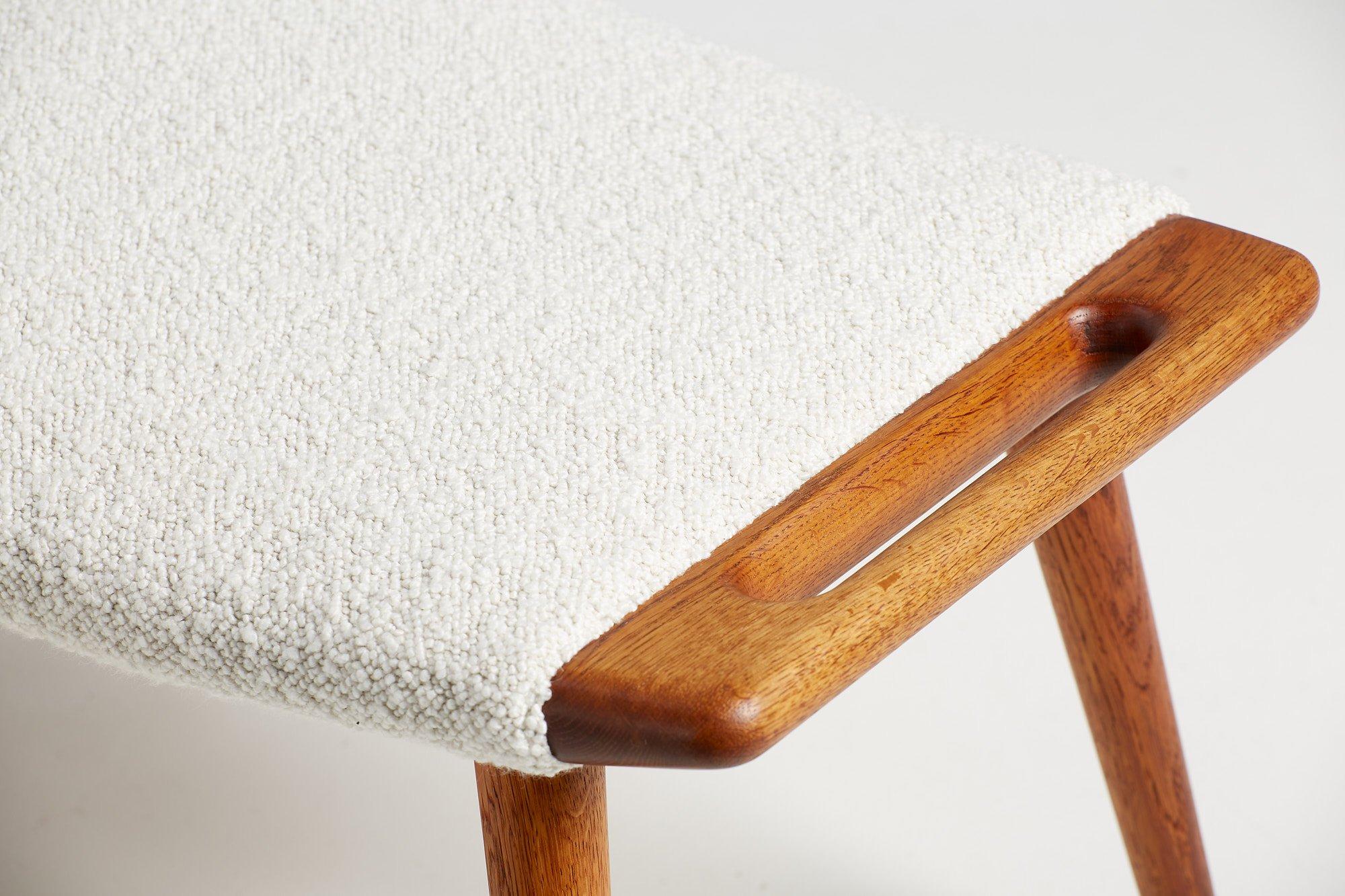 Hans Wegner Ap-29 Papa Bear Ottoman in Oak and Boucle In Good Condition In London, England