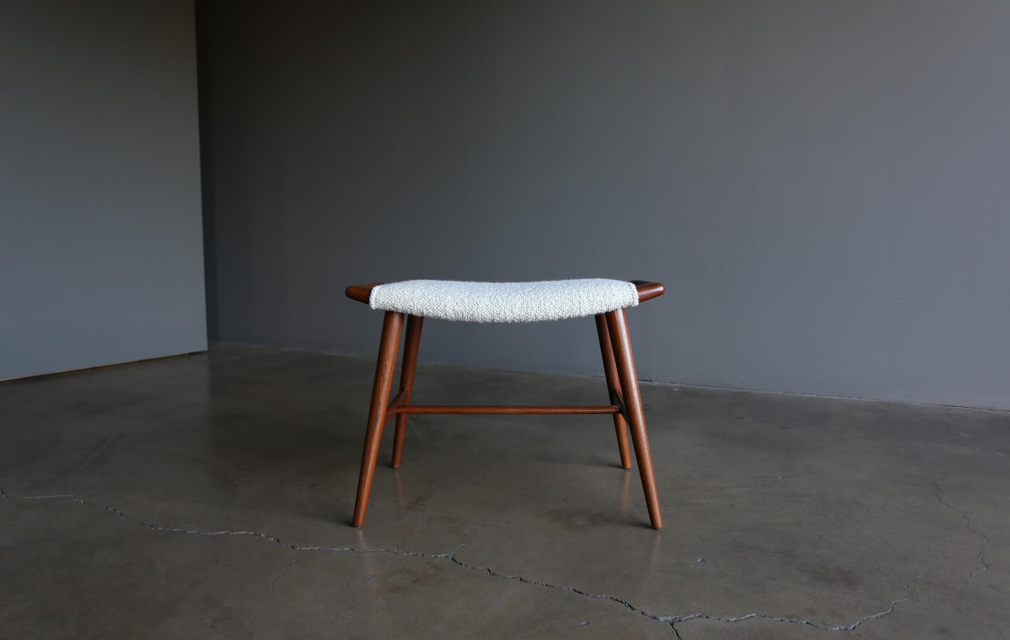 Hans Wegner AP-30 Piano stool for AP-Stolen. circa 1955.