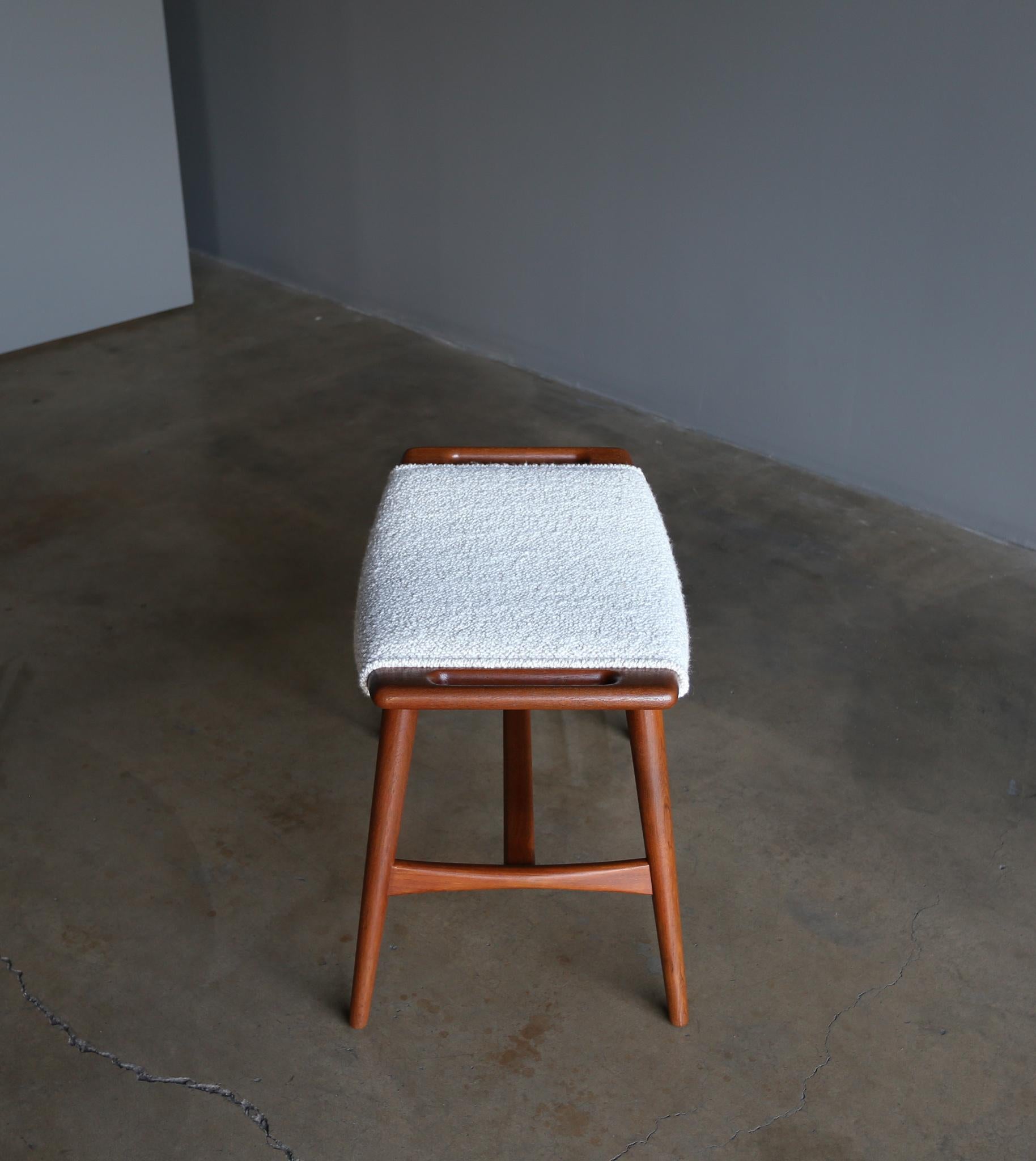 Hans Wegner AP-30 Piano Stool for AP-Stolen, circa 1955 In Good Condition In San Juan Capistrano, CA