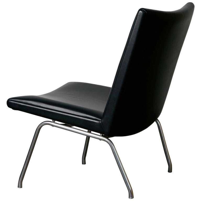 Hans Wegner AP-39 "Airport" Lounge Chair in Black Leather, circa 1970s at  1stDibs