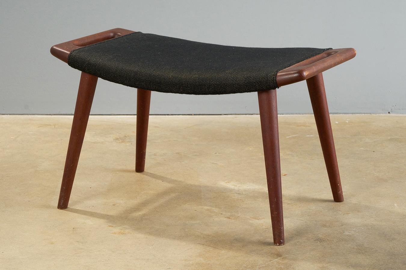 Hans Wegner AP19 Stool In Good Condition For Sale In Greensboro, NC