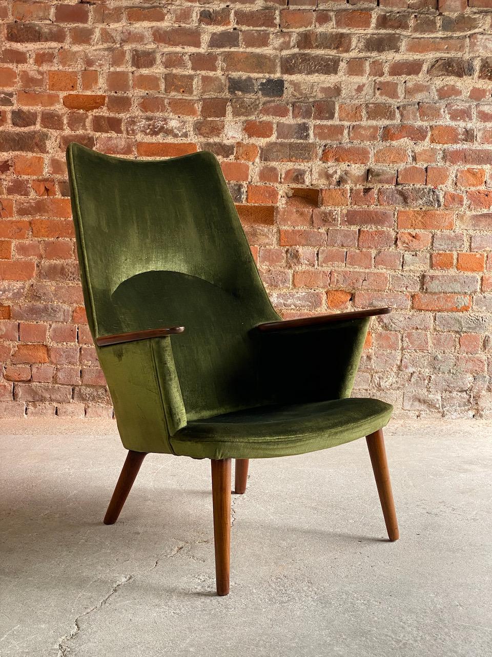 Hans Wegner Model AP27 lounge chair by AP Stolen Denmark 1955

Fabulous untouched mid century Danish Hans J. Wegner Model AP27 Lounge chair by AP Stolen Denmark Circa 1955, upholstered in its original deep forest green velvet upholstery with
