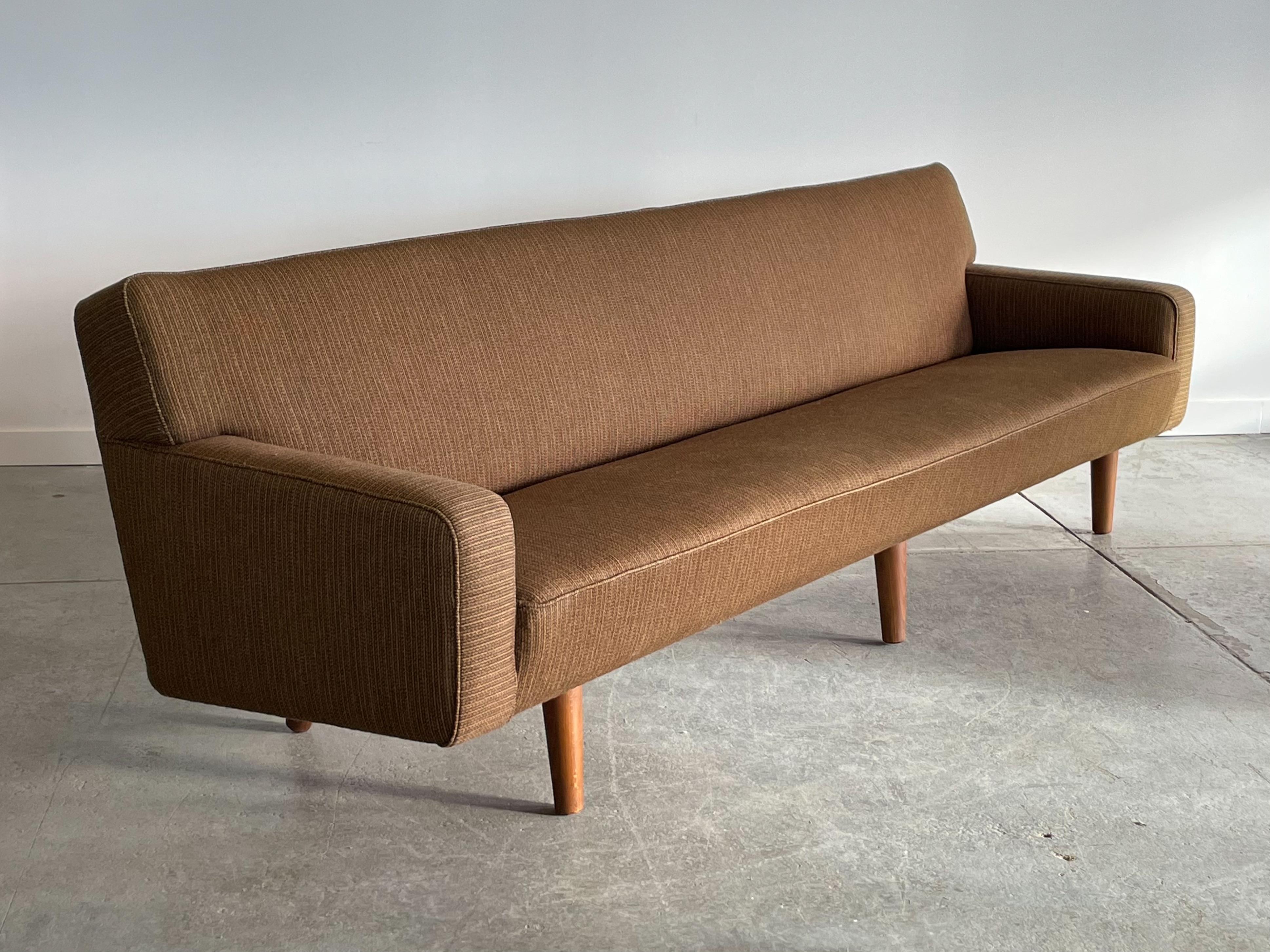 Hans Wegner AP33 Viersitzer-Sofa für A.P. Gestohlen (Skandinavische Moderne) im Angebot