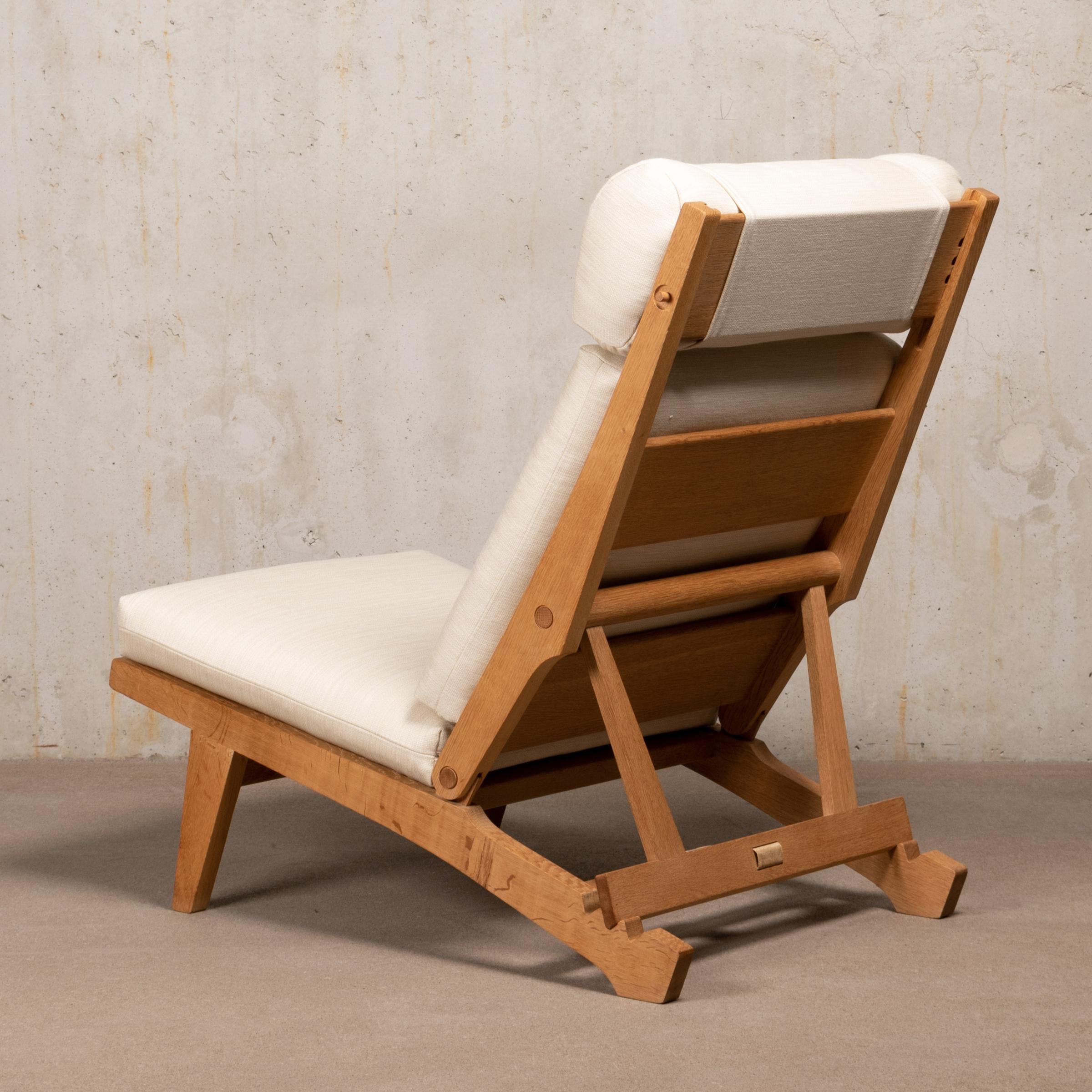 Scandinavian Modern Hans Wegner Ap71 Lounge Chair Oak Frame and Beige Wool for AP Stolen, Denmark