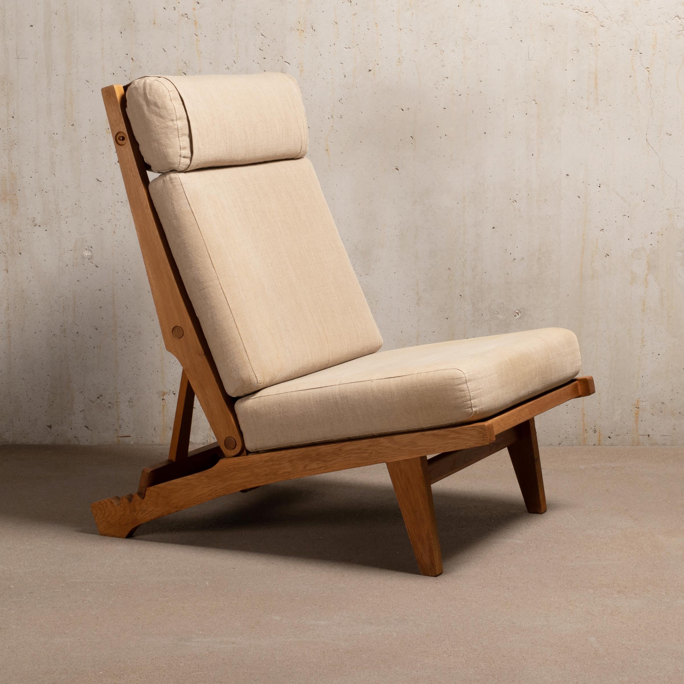Mid-20th Century Hans Wegner Ap71 Lounge Chairs Oak Frame and Beige Canvas for AP Stolen, Denmark