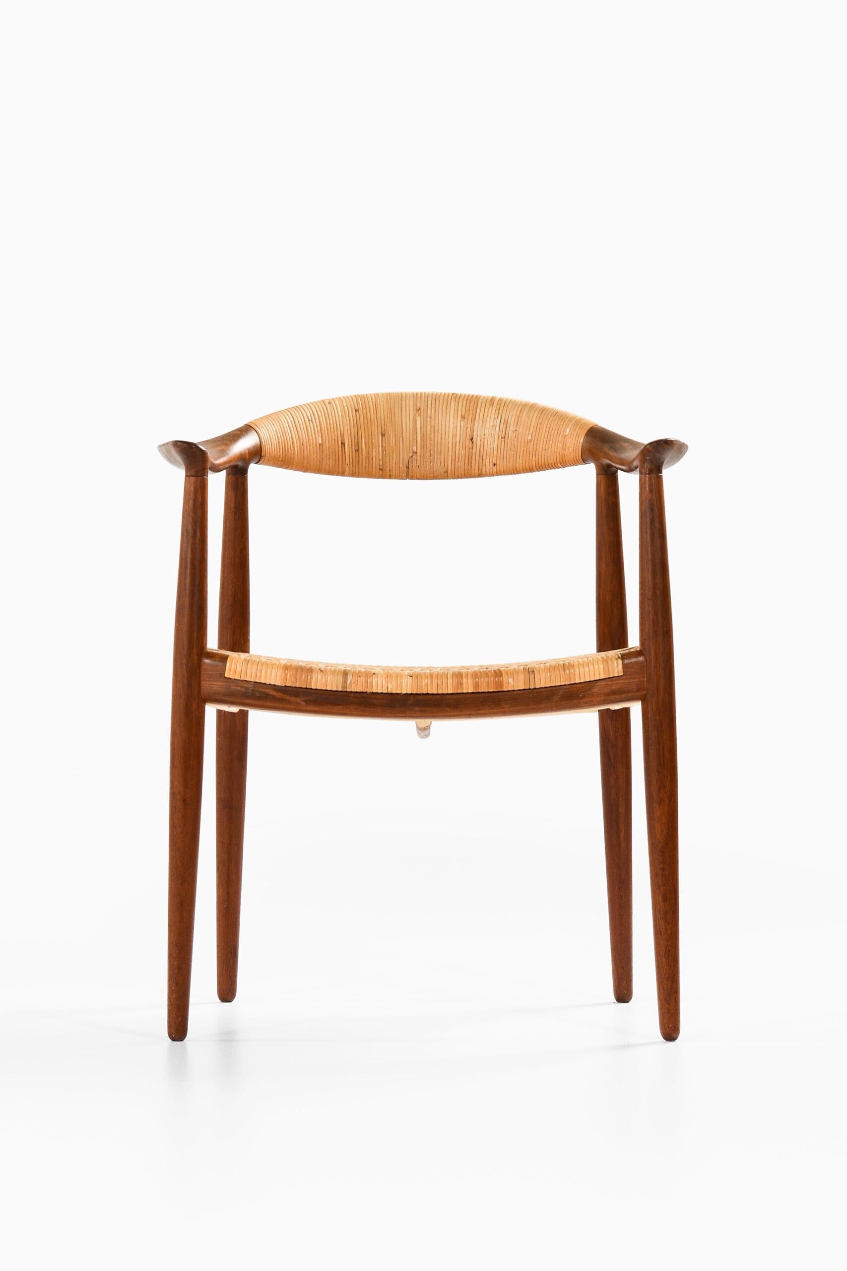 Rare armchair model JH-501 / The Chair designed by Hans Wegner. Produced by Johannes Hansen in Denmark.