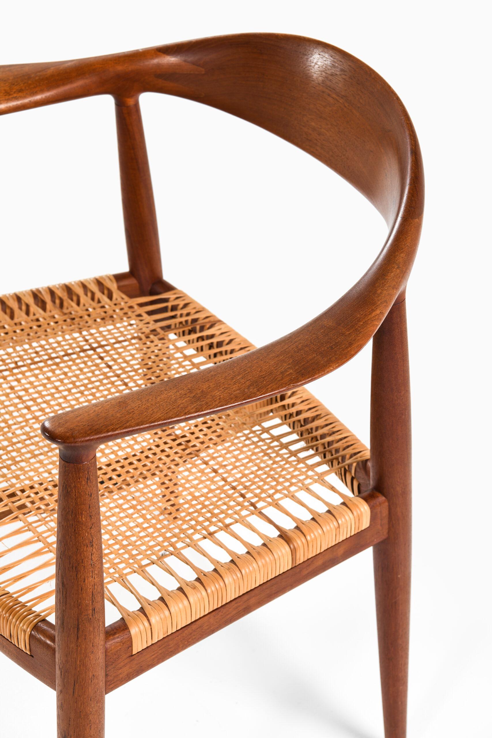 Scandinavian Modern Hans Wegner Armchair Model JH-501 / The Chair Produced by Johannes Hansen For Sale