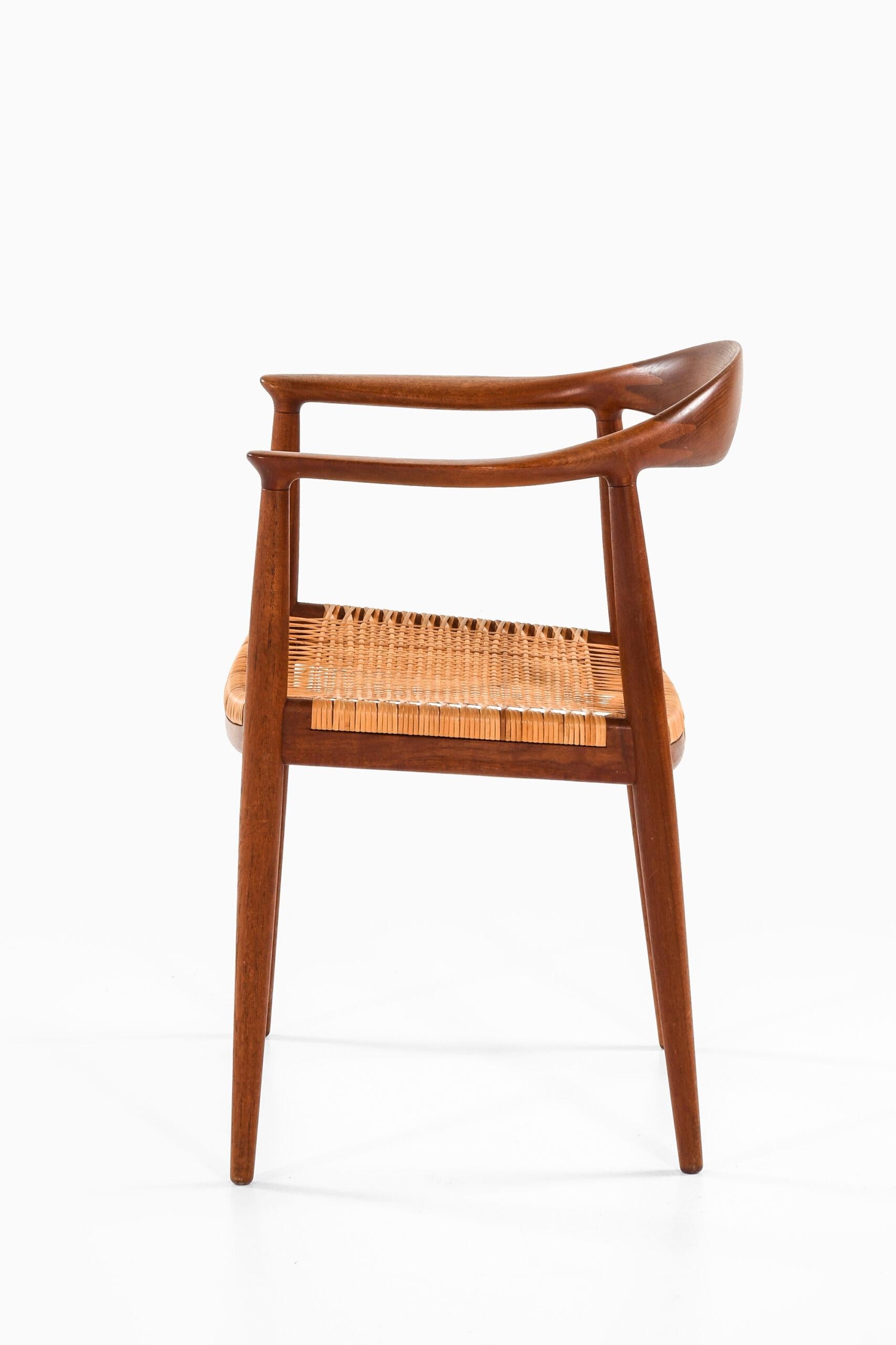 Mid-20th Century Hans Wegner Armchair Model JH-501 / The Chair Produced by Johannes Hansen For Sale