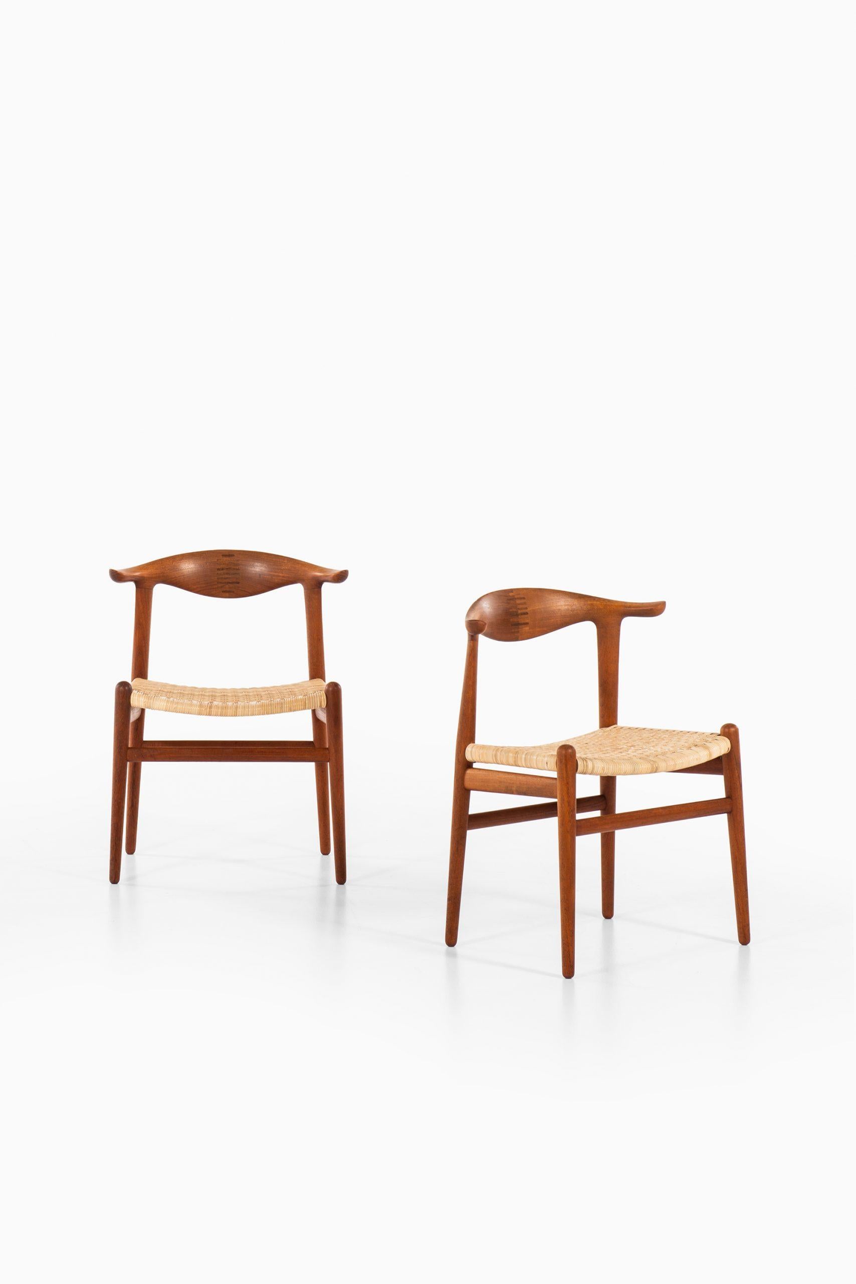 Scandinavian Modern Hans Wegner Armchairs JH-505 Produced by Cabinetmaker Johannes Hansen in Denmark For Sale