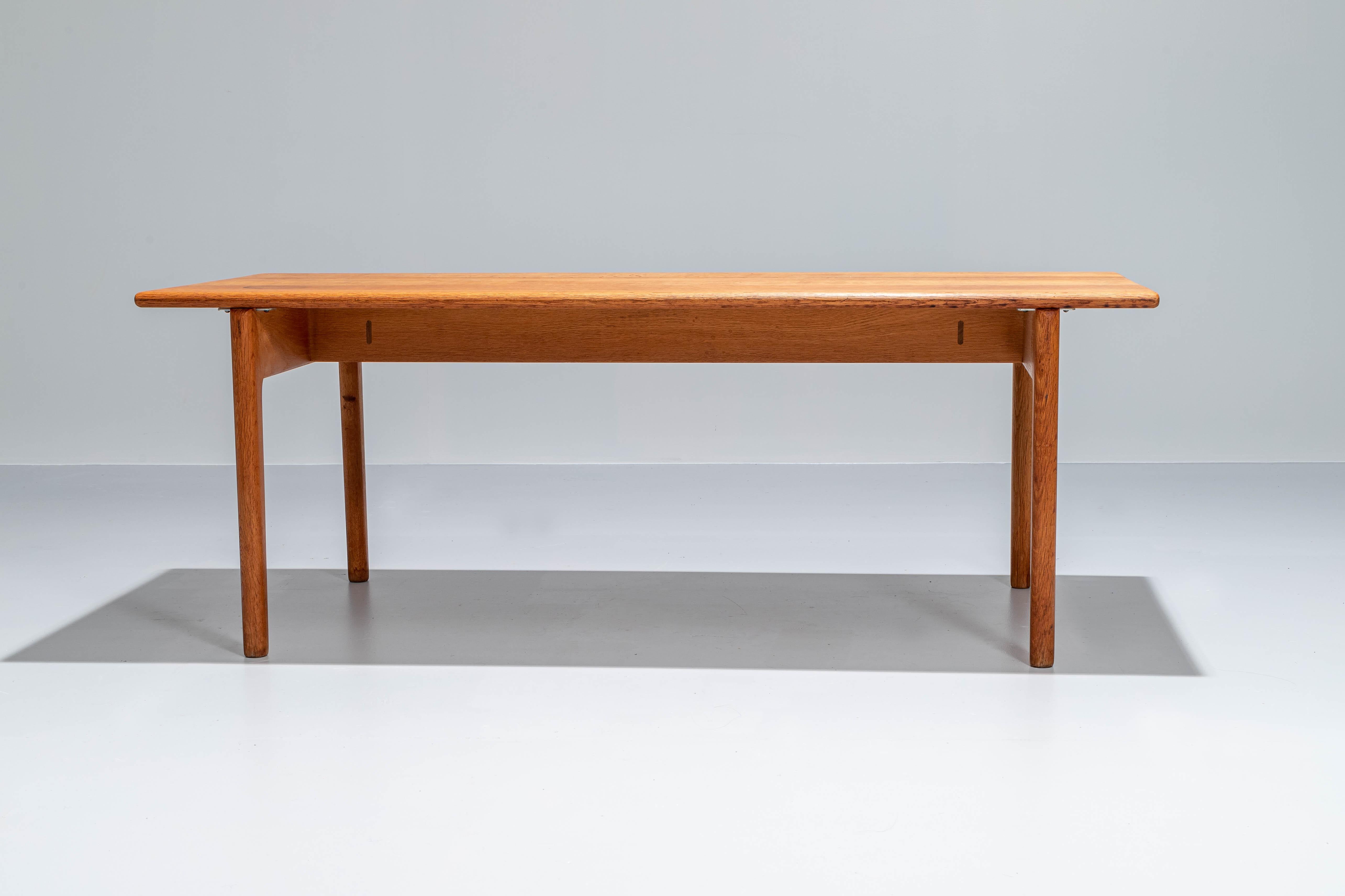 Danish Hans Wegner AT-15 Coffee Table by Andreas Tuck in solid Oak, Denmark, 1960's For Sale