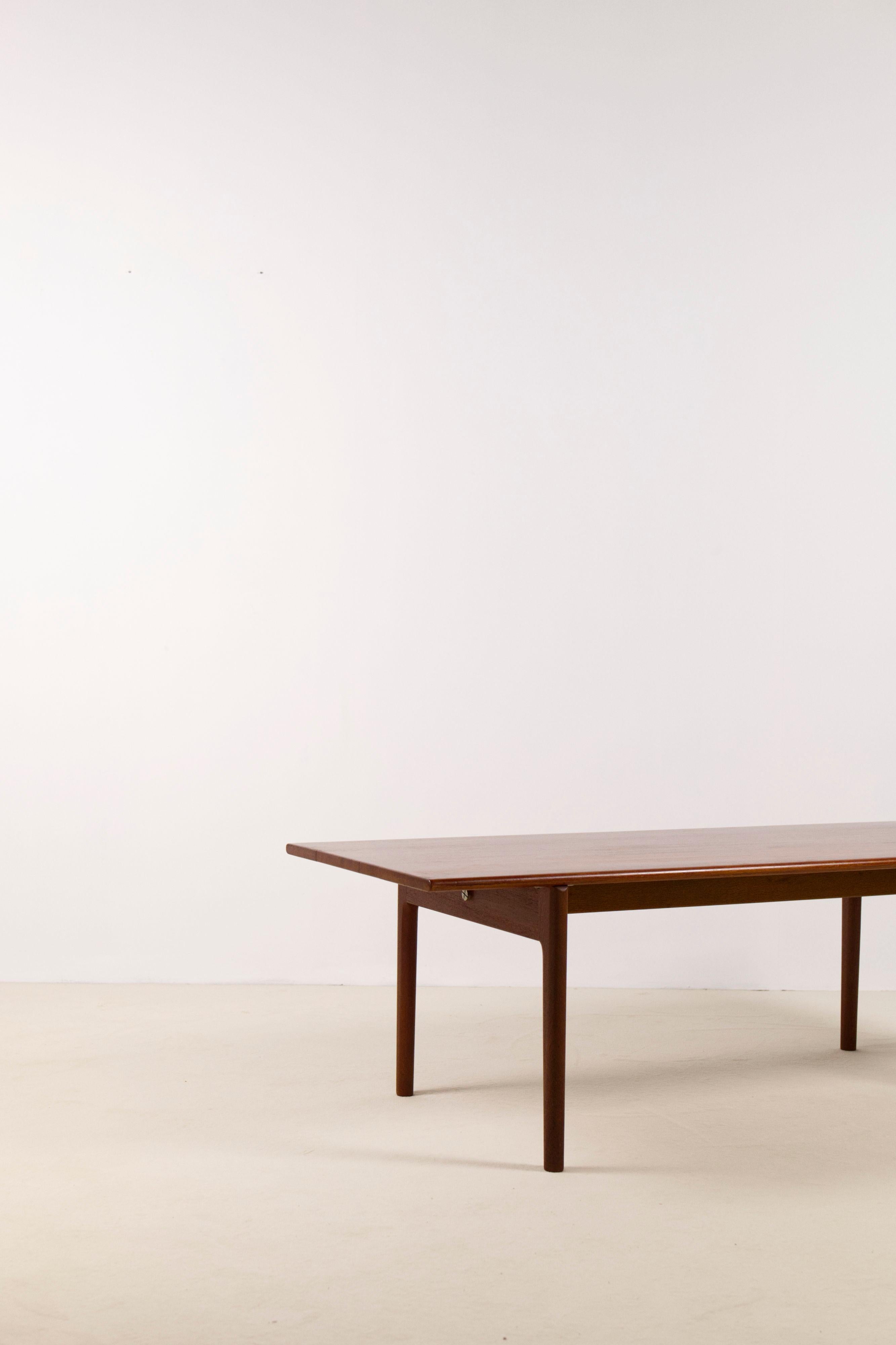 Danois Table basse Hans Wegner AT-15 en teck et Oak massif pour Andreas Tuck en vente