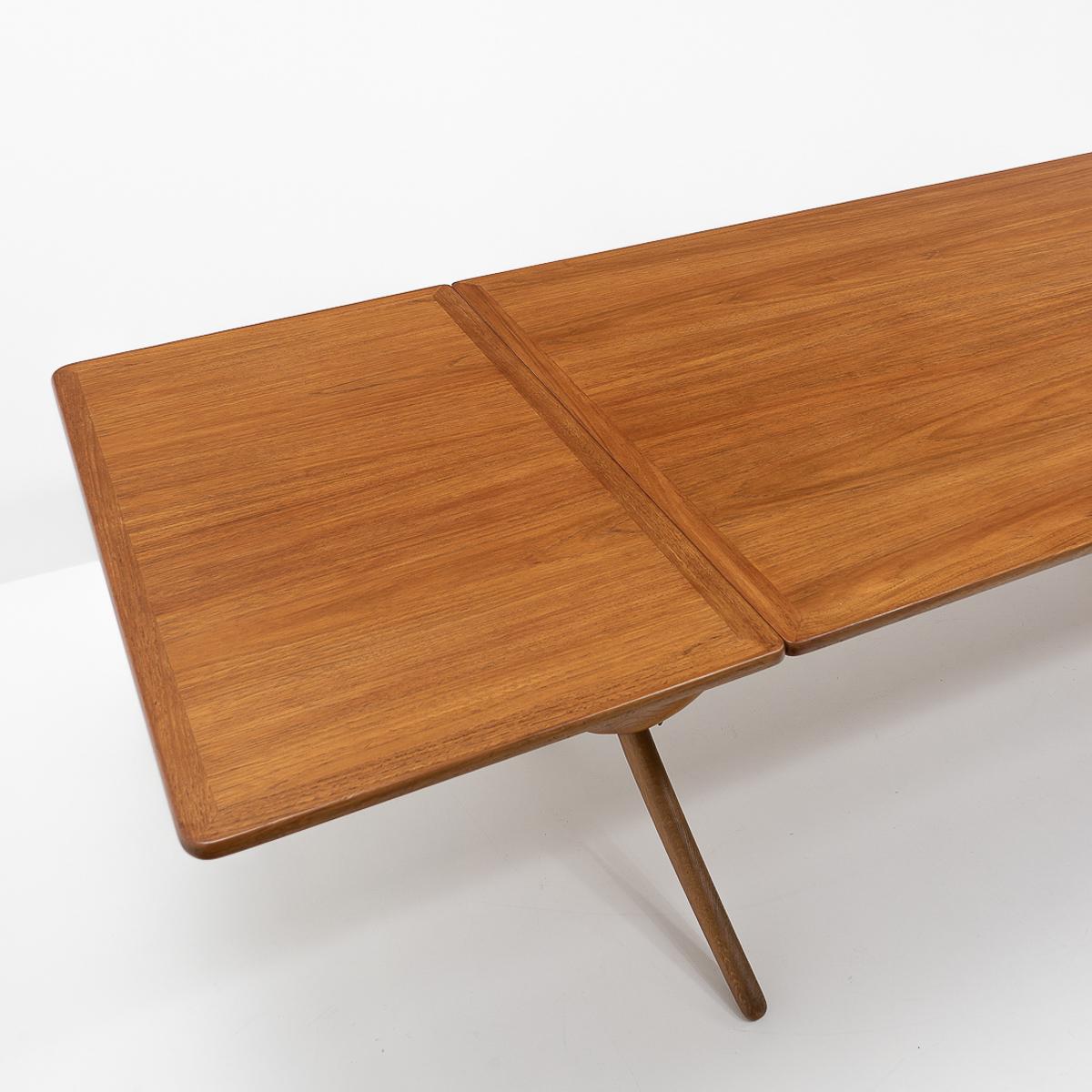 Hans Wegner AT-304 Sabre Leg Dining Table, for A. Tuck, 1950s In Good Condition In Renens, CH