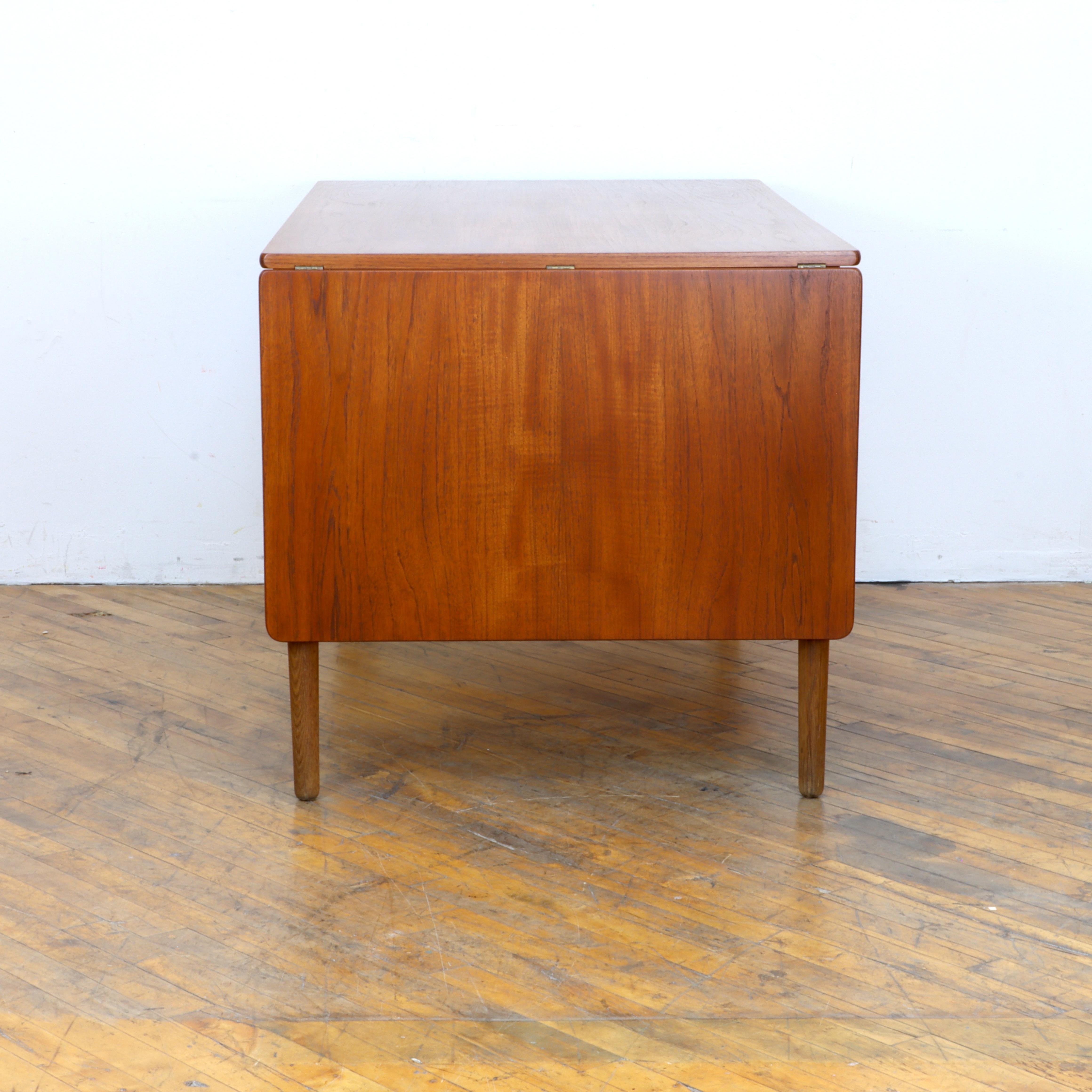 Hans Wegner AT-305 Schreibtisch (Mitte des 20. Jahrhunderts) im Angebot