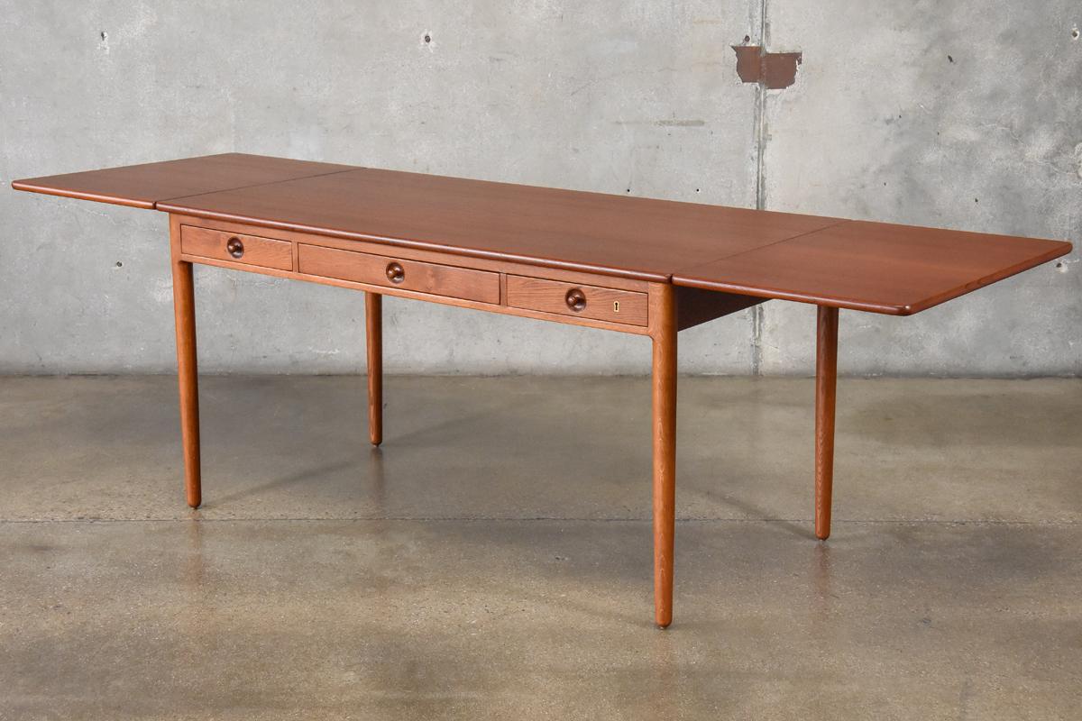 Hans Wegner AT-305 Drop Leaf Desk In Excellent Condition For Sale In Long Beach, CA