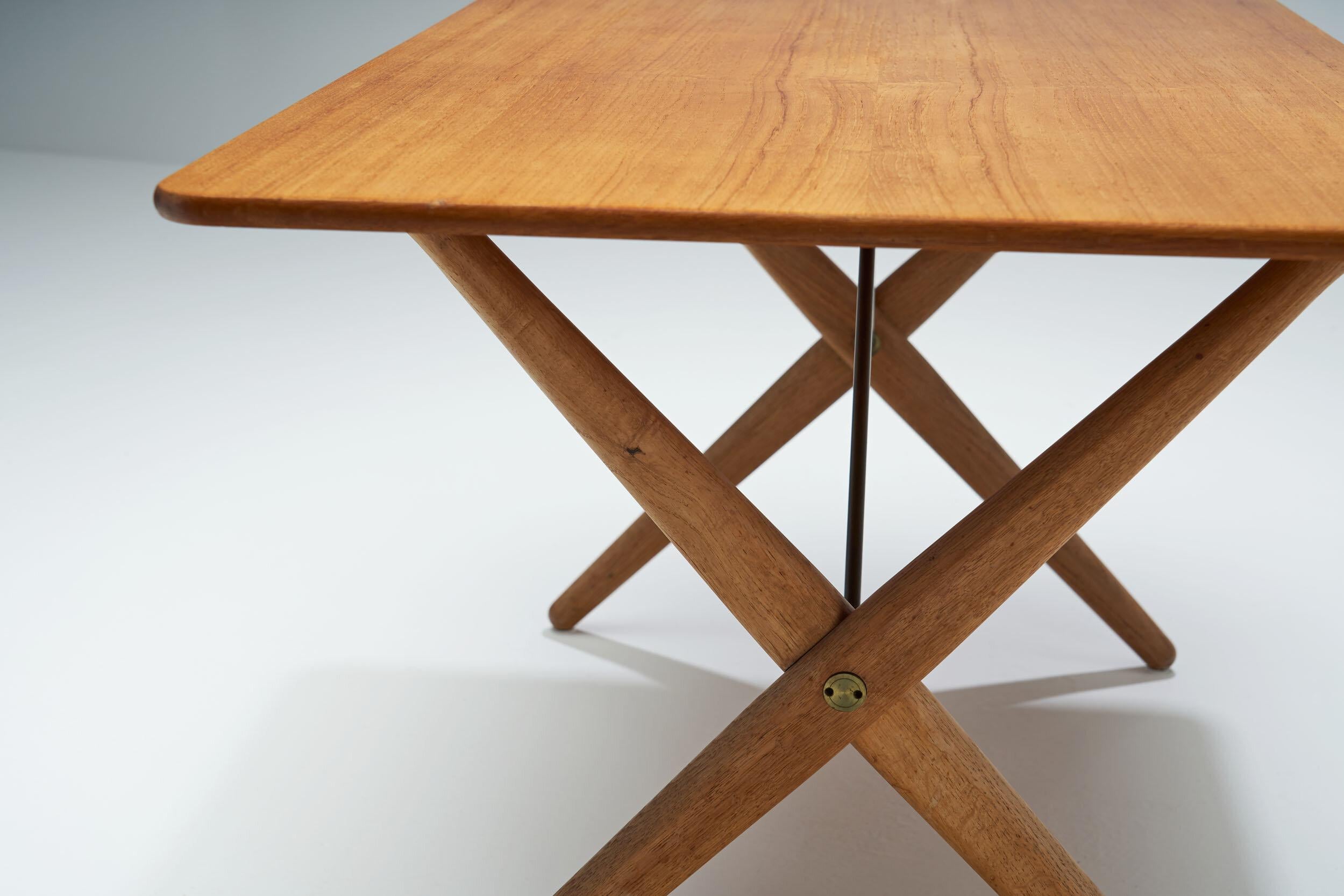 Hans Wegner 'AT 308' Oak Coffee Table with Cross-Leg Frame, Denmark, 1950s 5