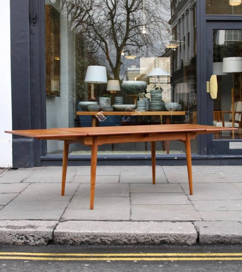 Hans Wegner AT-312 Dining Table For Sale 3