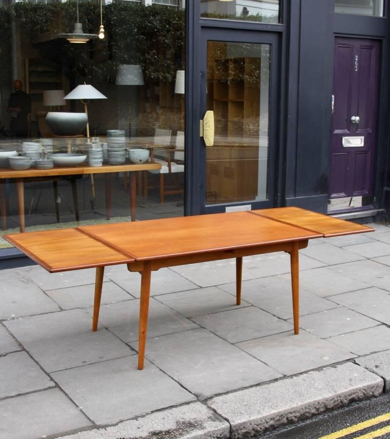 Scandinavian Modern Hans Wegner AT-312 Dining Table For Sale