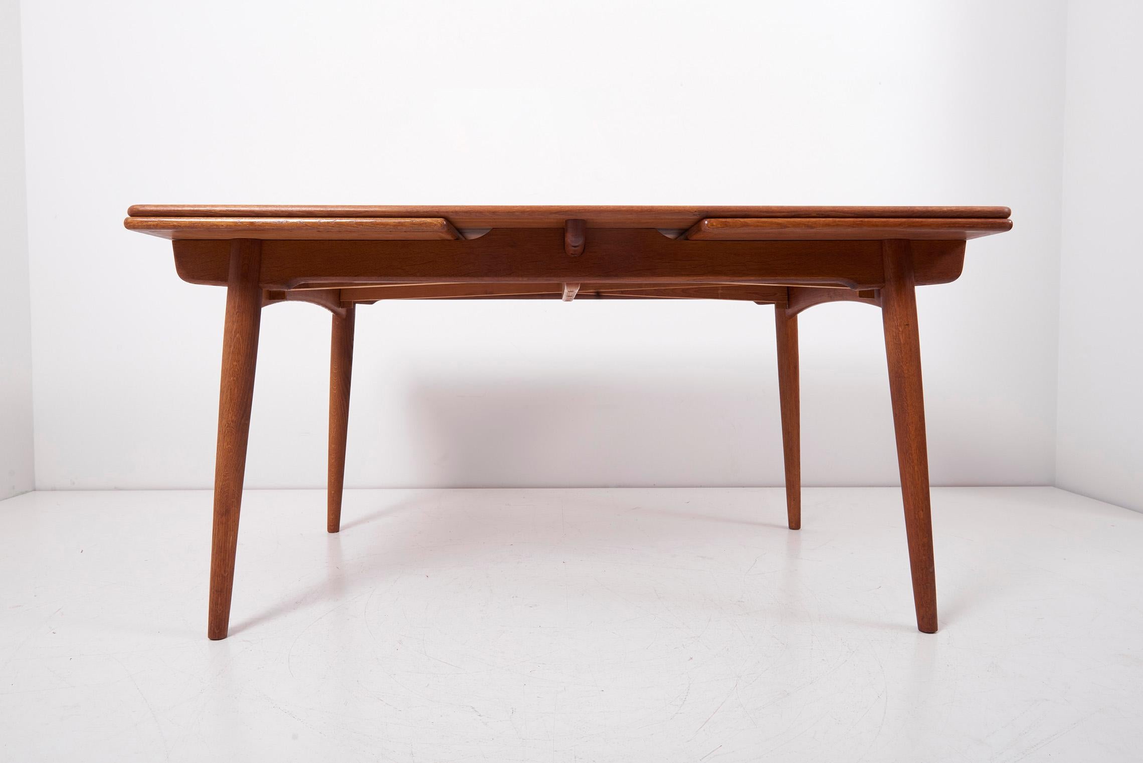 Hans Wegner AT-312 Dining Table in Oak for Andreas Tuck, Denmark, 1950s 8