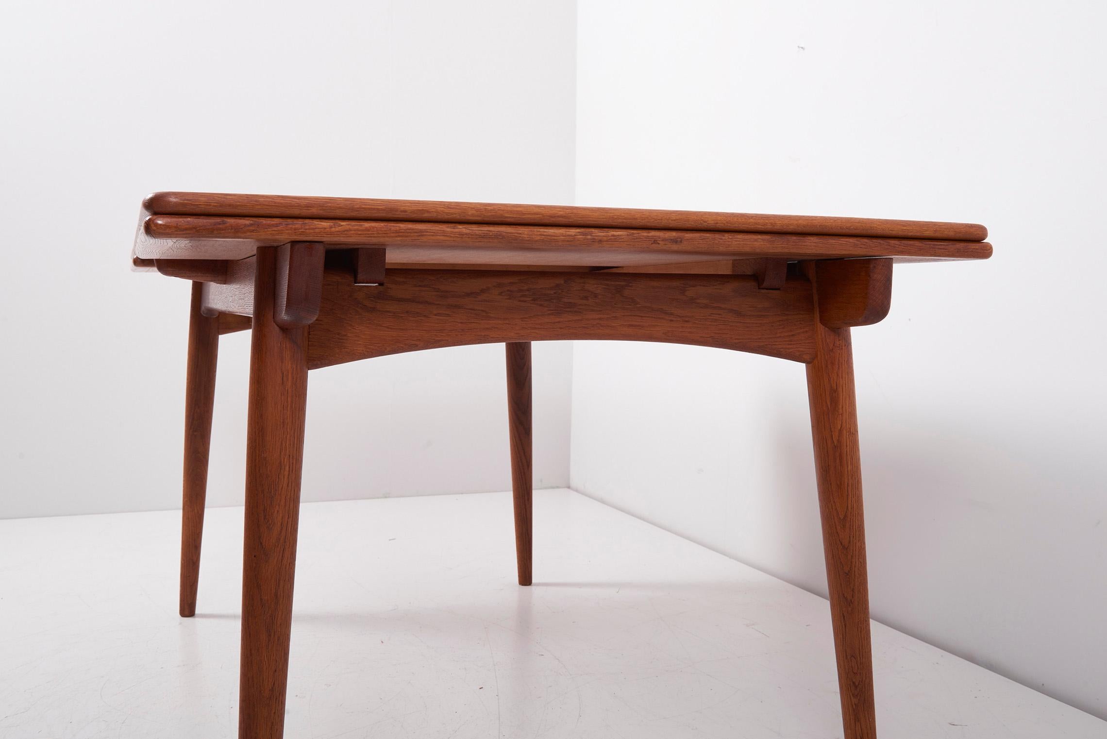 Hans Wegner AT-312 Dining Table in Oak for Andreas Tuck, Denmark, 1950s 12