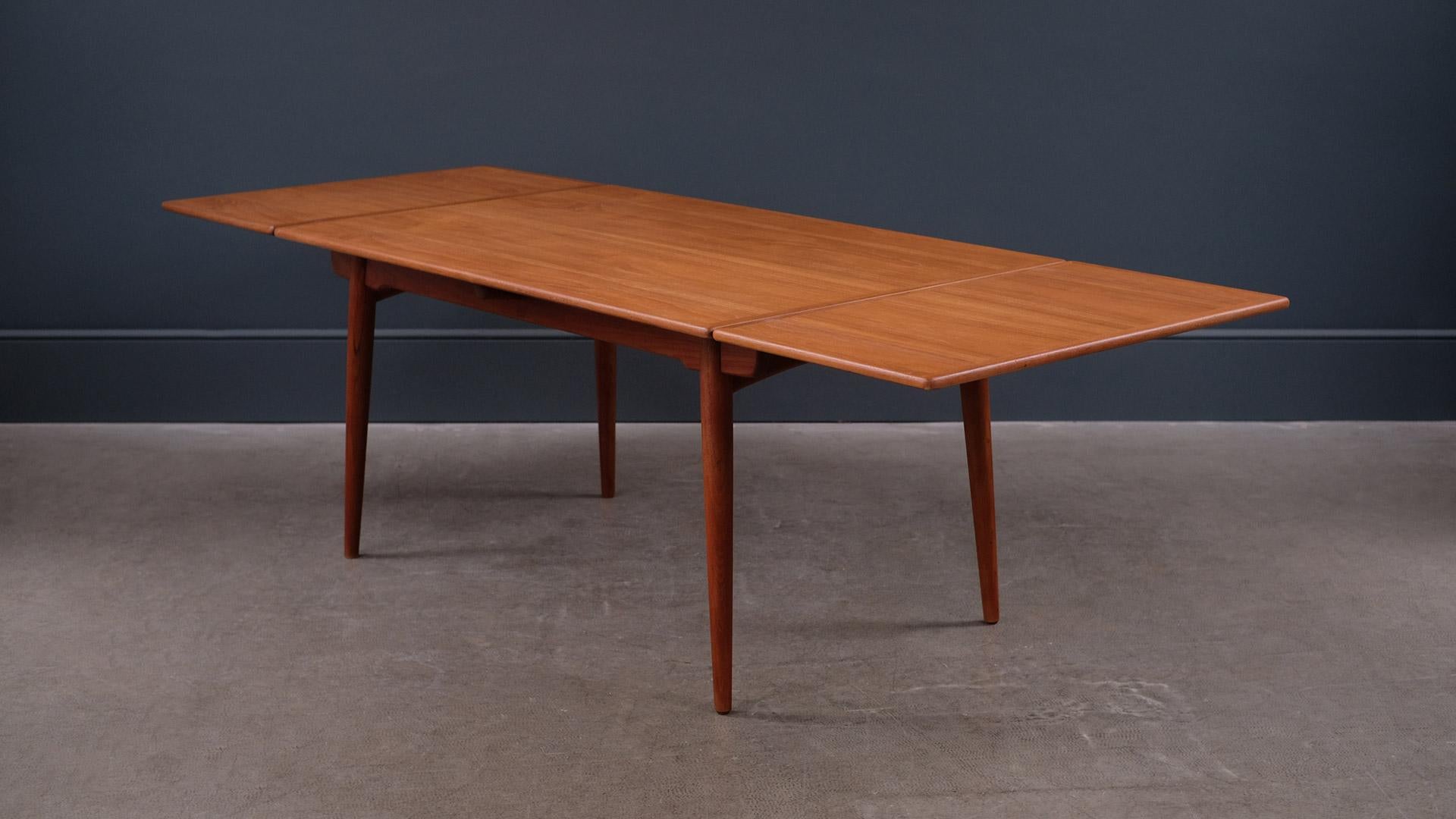 Hans Wegner AT 312 Table In Good Condition In Epperstone, Nottinghamshire