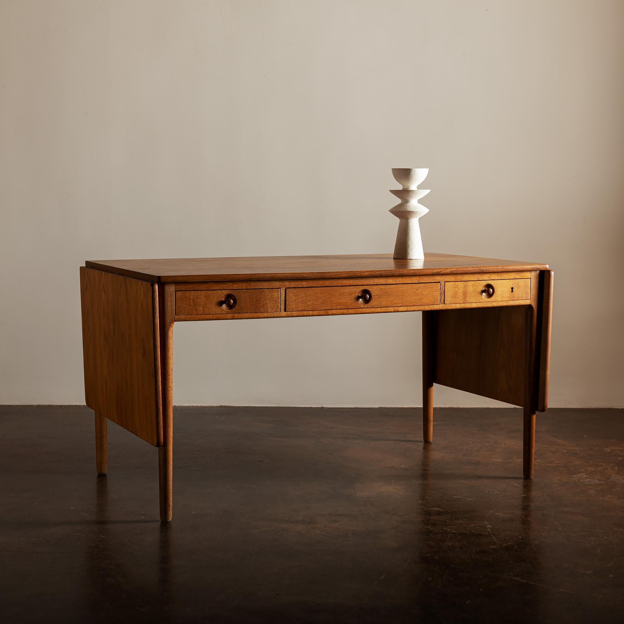 Handsome AT305 desk in oak, with three drawers and 19