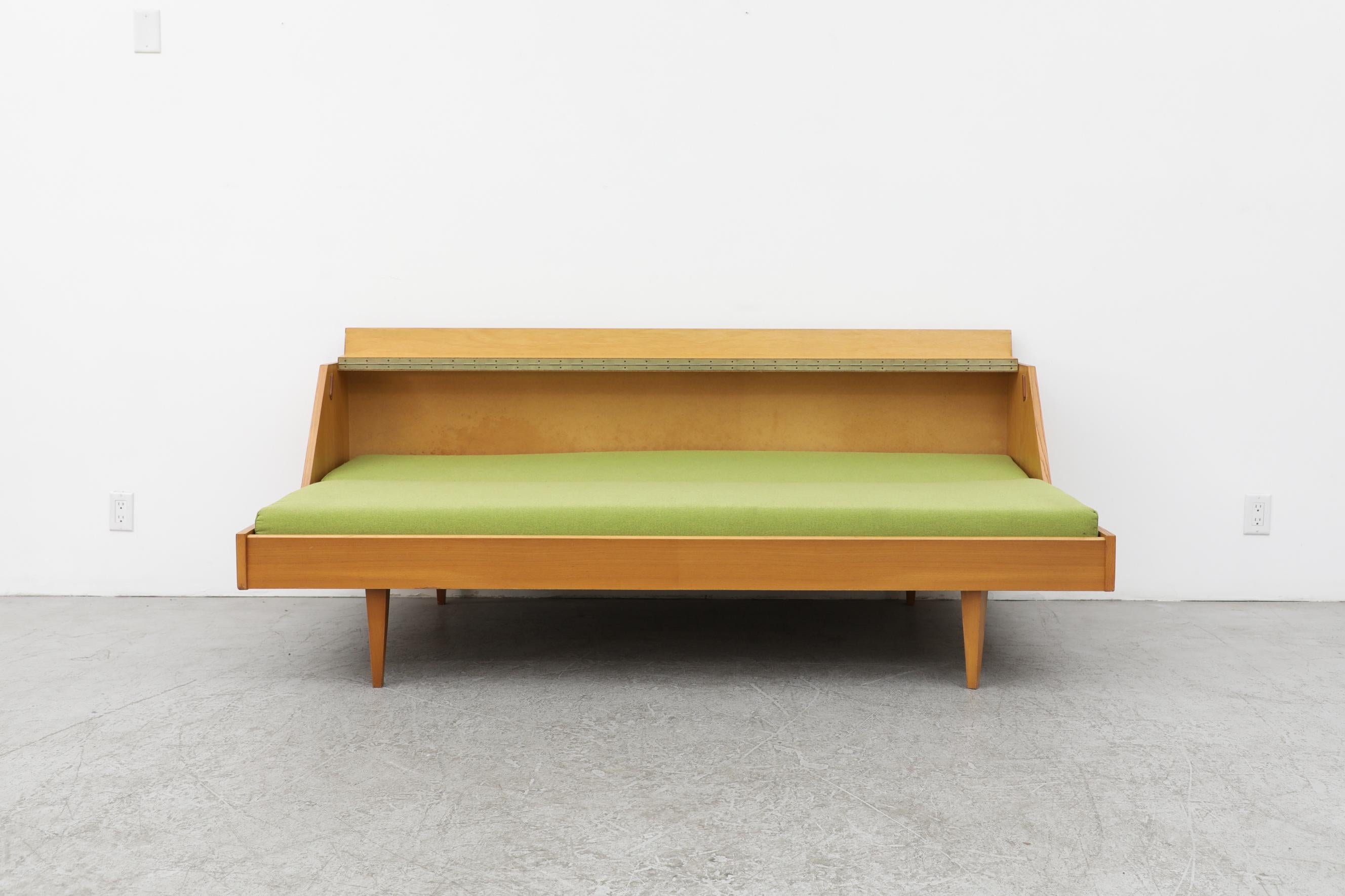 Hans Wegner 'attr' Model GE 258 for Getama Sleeper Sofa With Green Upholstery 5