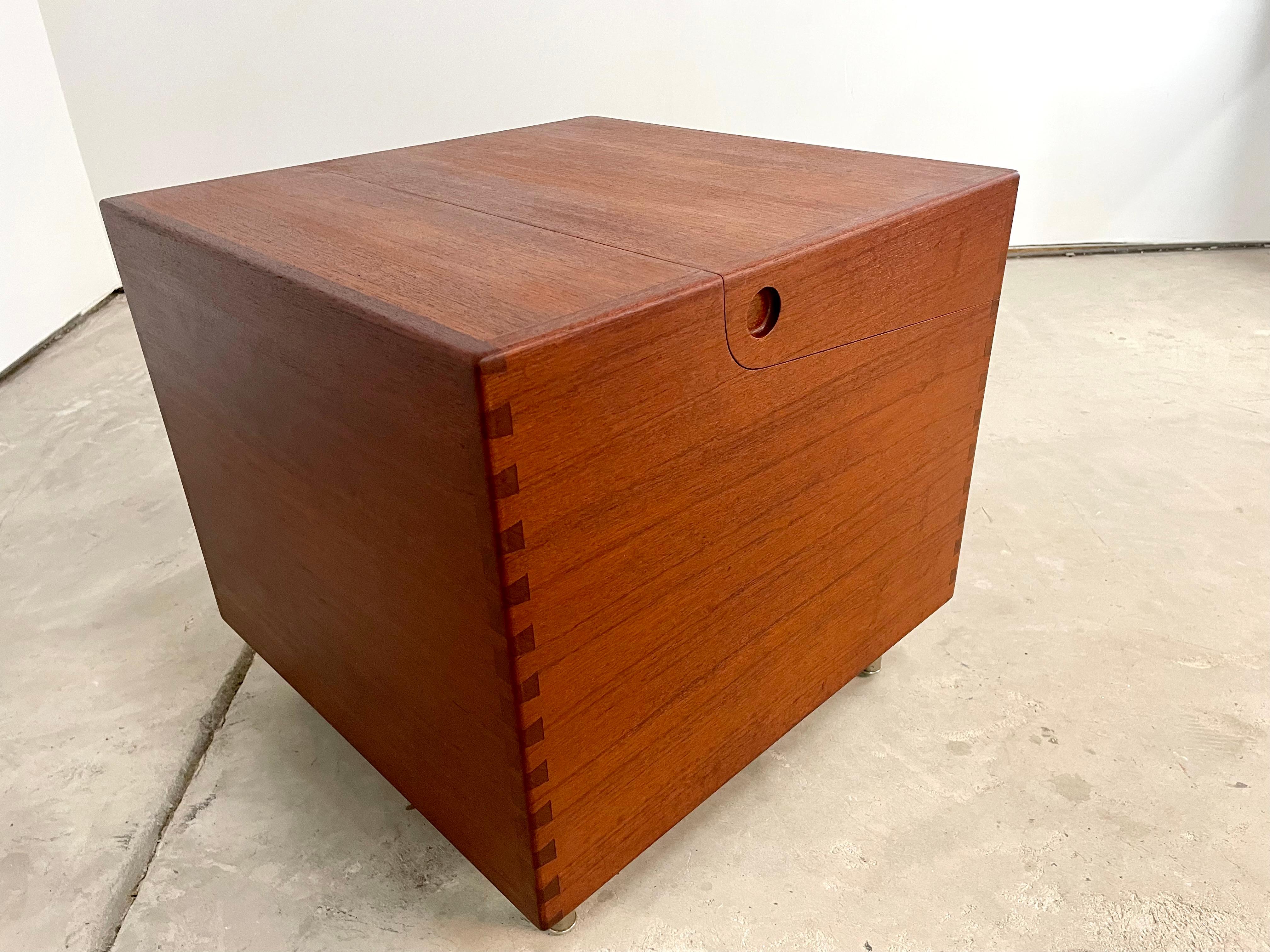 Hans Wegner Bar Cube Teak Early For Sale 1