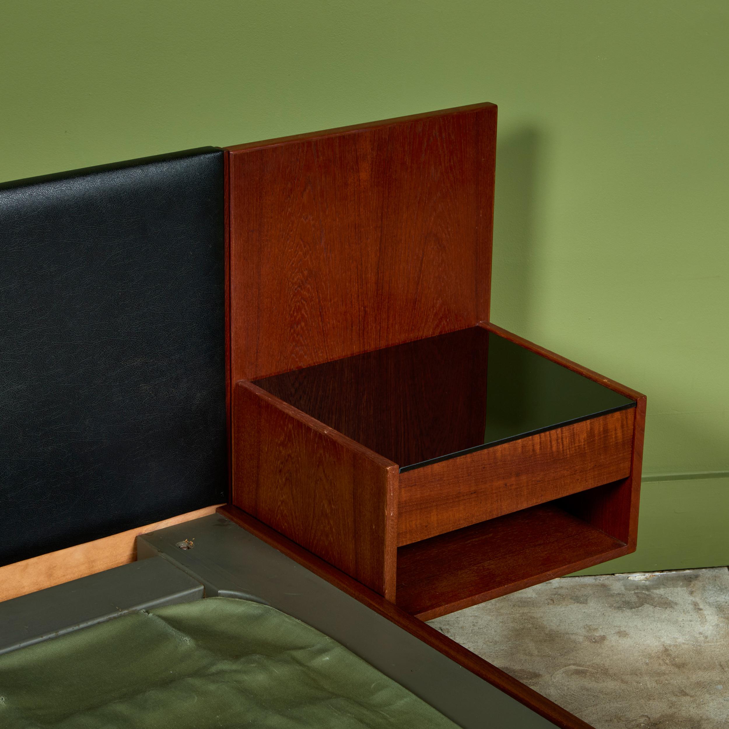 Cadre de lit Hans Wegner avec tables de nuit attenantes pour GETAMA en vente 6