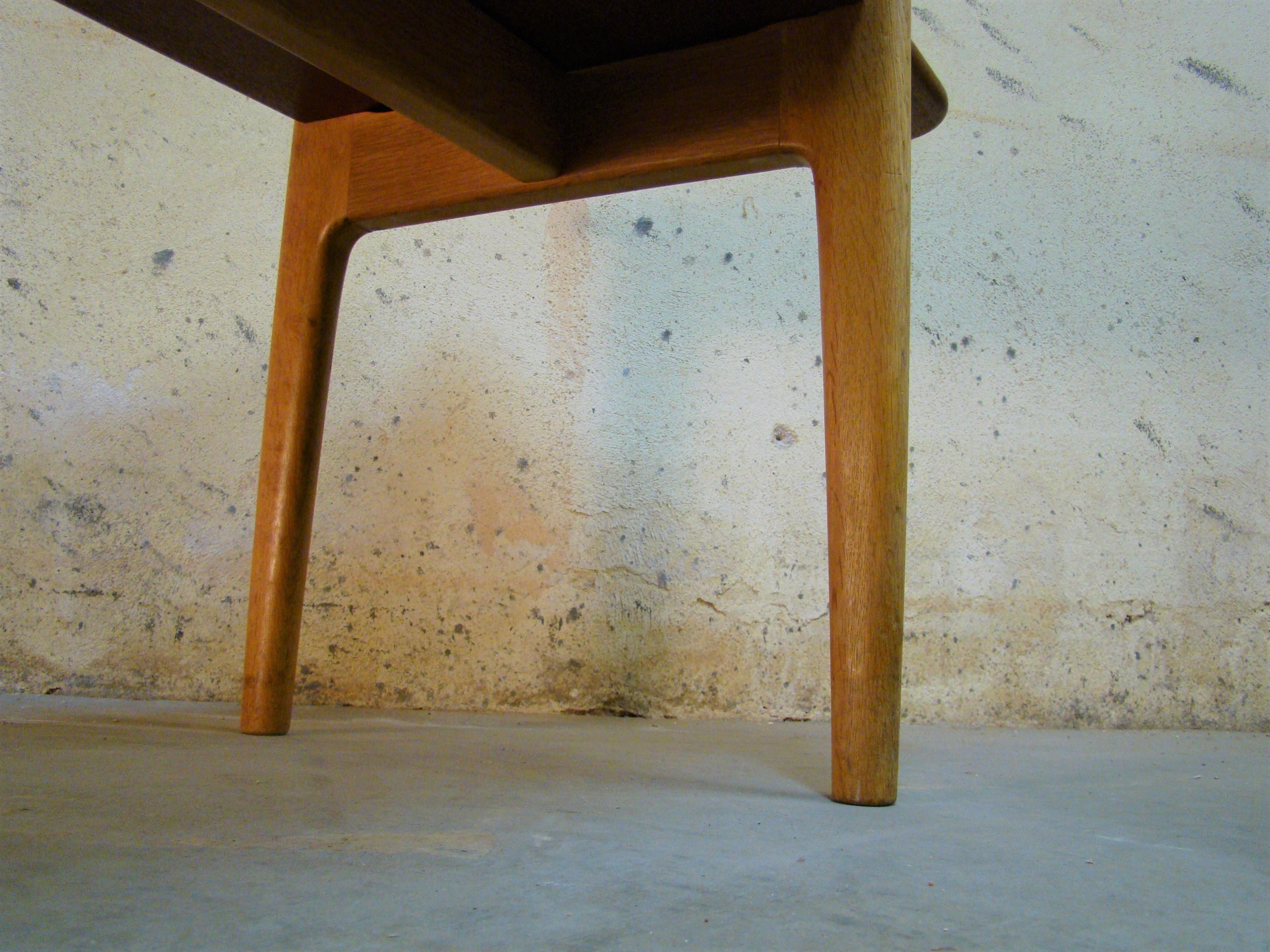 Scandinavian Modern Hans Wegner Bench Coffee Table in Oak with Teak Tabletop for Johannes Hansen