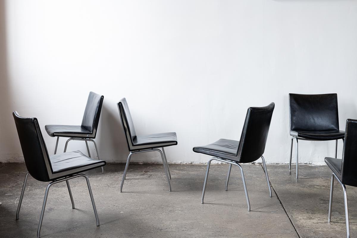 Mid-Century Modern Hans Wegner Black Leather and Chrome Airport Chairs, Set of 6 For Sale