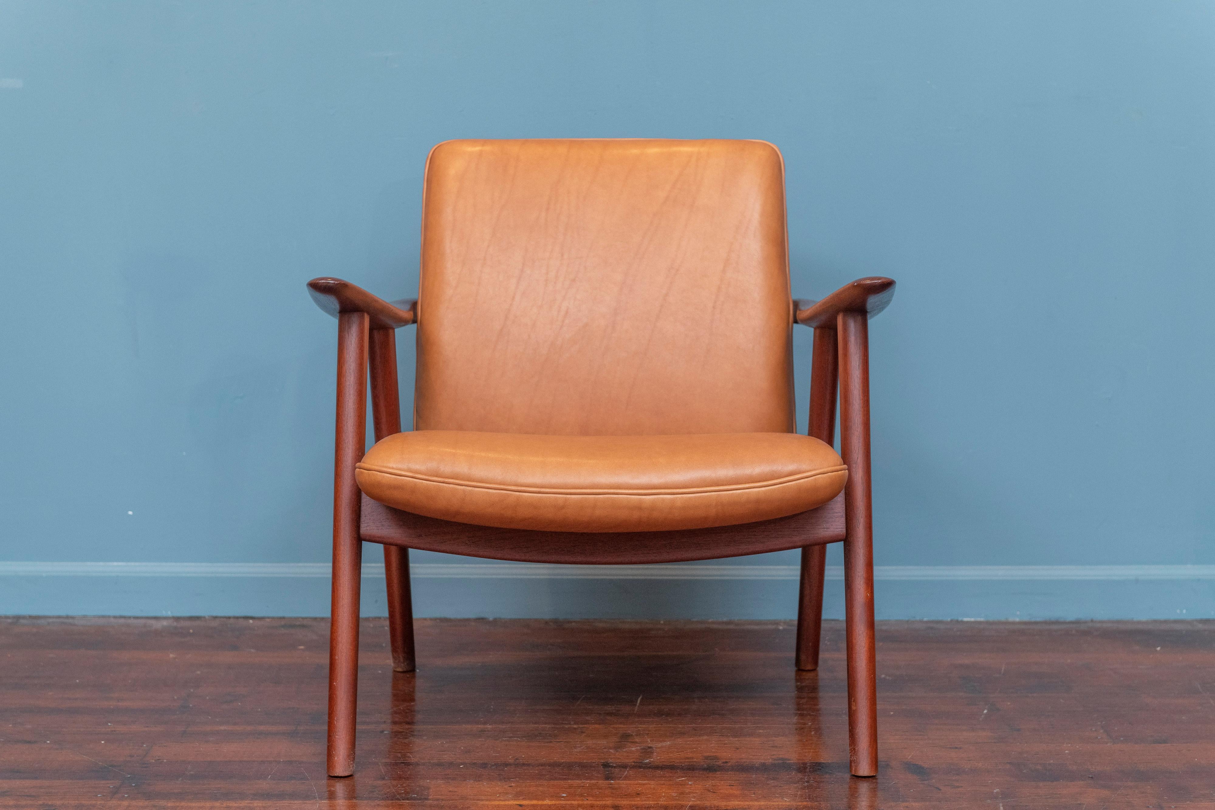 Scandinavian Modern Hans Wegner Buck Lounge Chair, Model JH517 For Sale