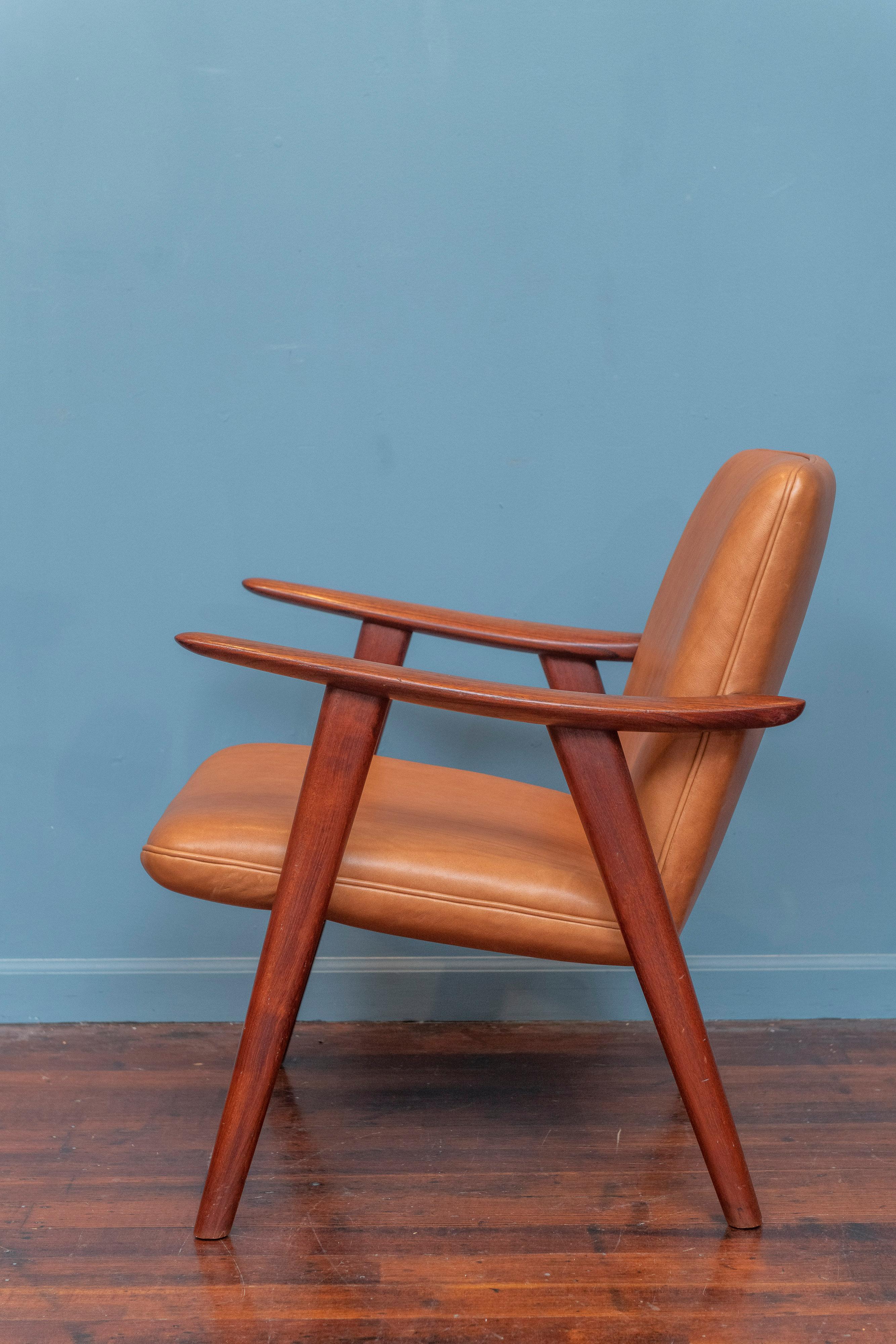 Hans Wegner Buck Lounge Chair, Model JH517 In Good Condition For Sale In San Francisco, CA