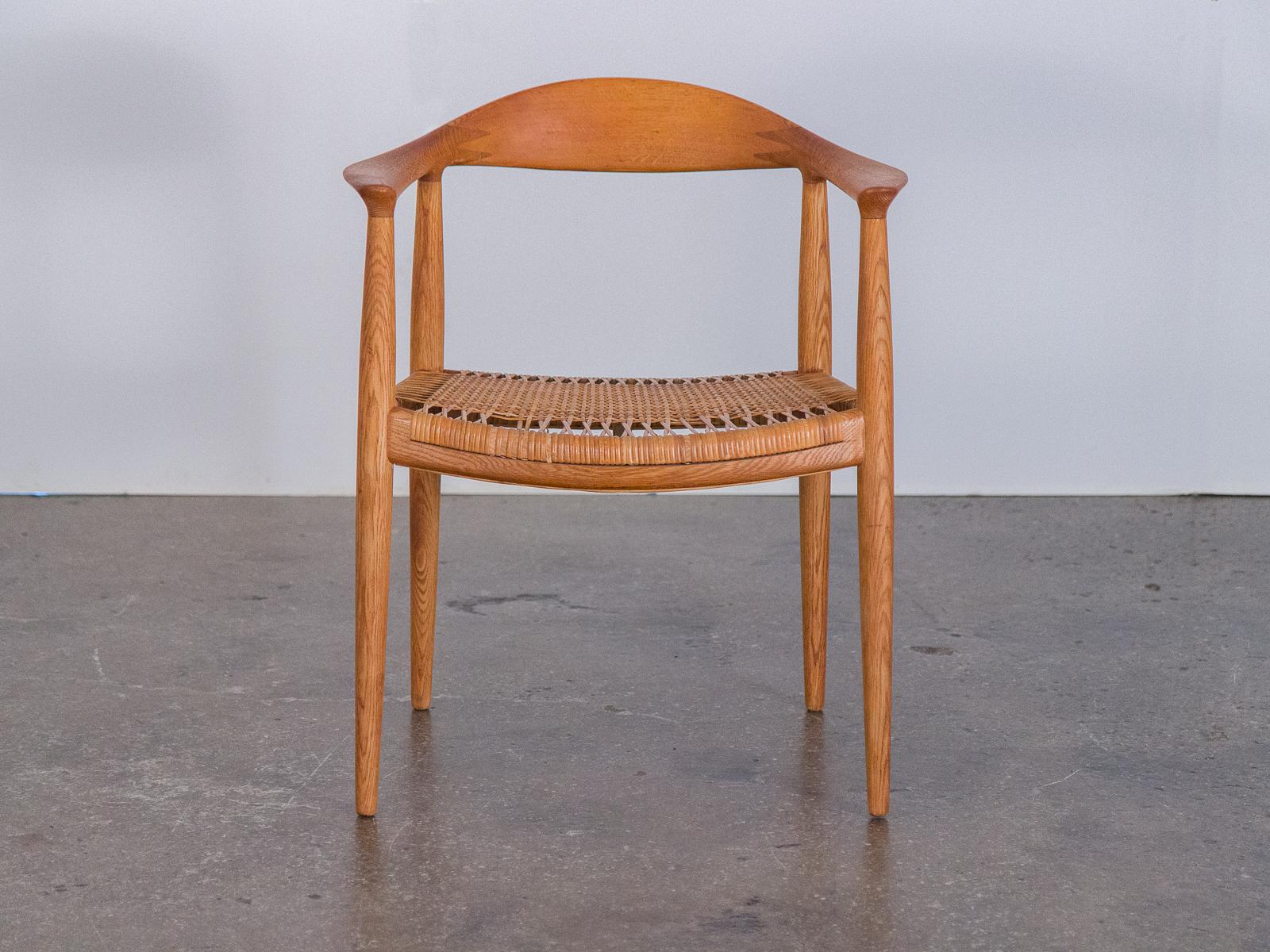 Mid-Century Modern Hans Wegner Chaise de salle à manger Cane en vente