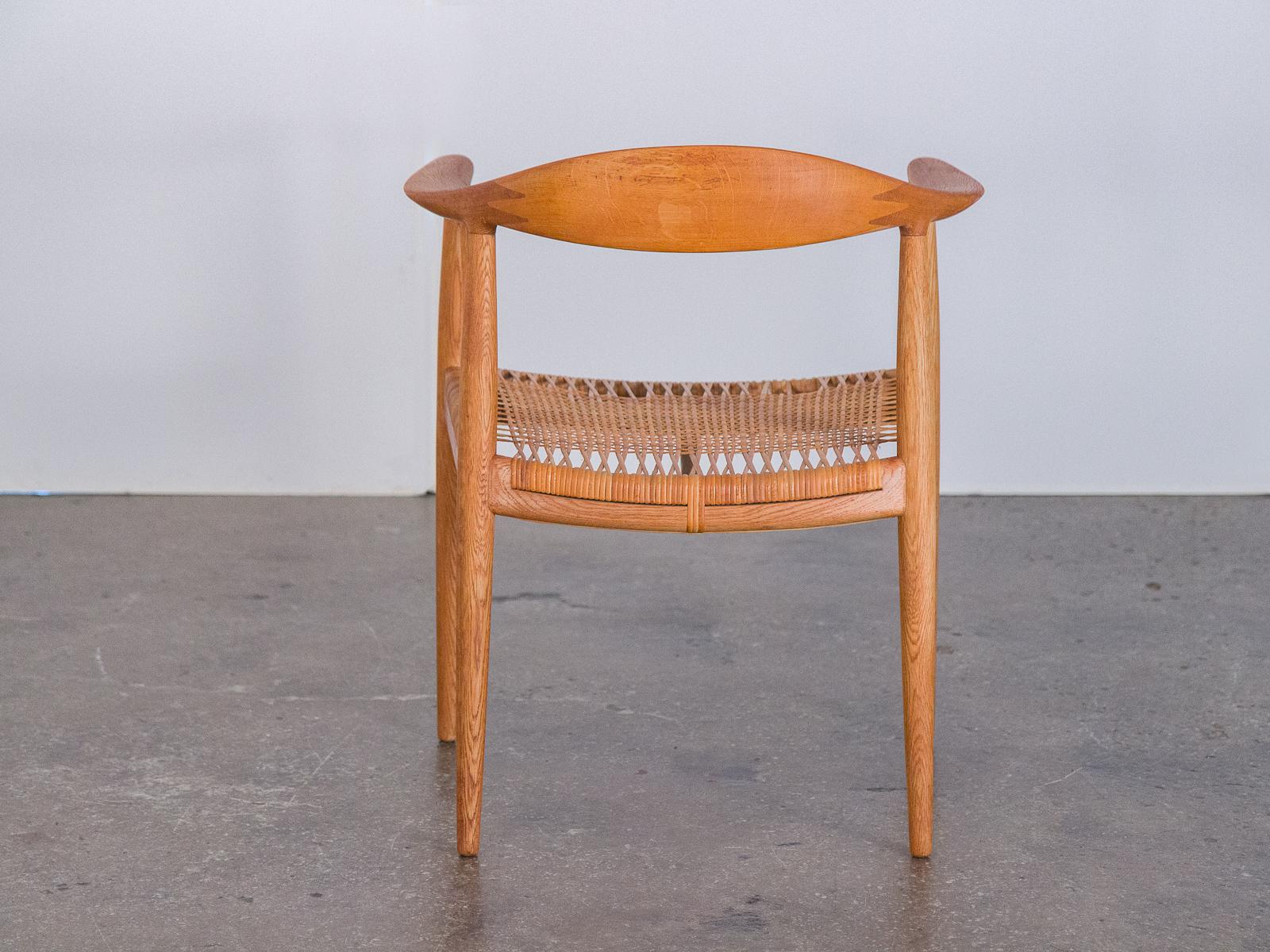 Hans Wegner Cane Dining Chair In Good Condition For Sale In Brooklyn, NY