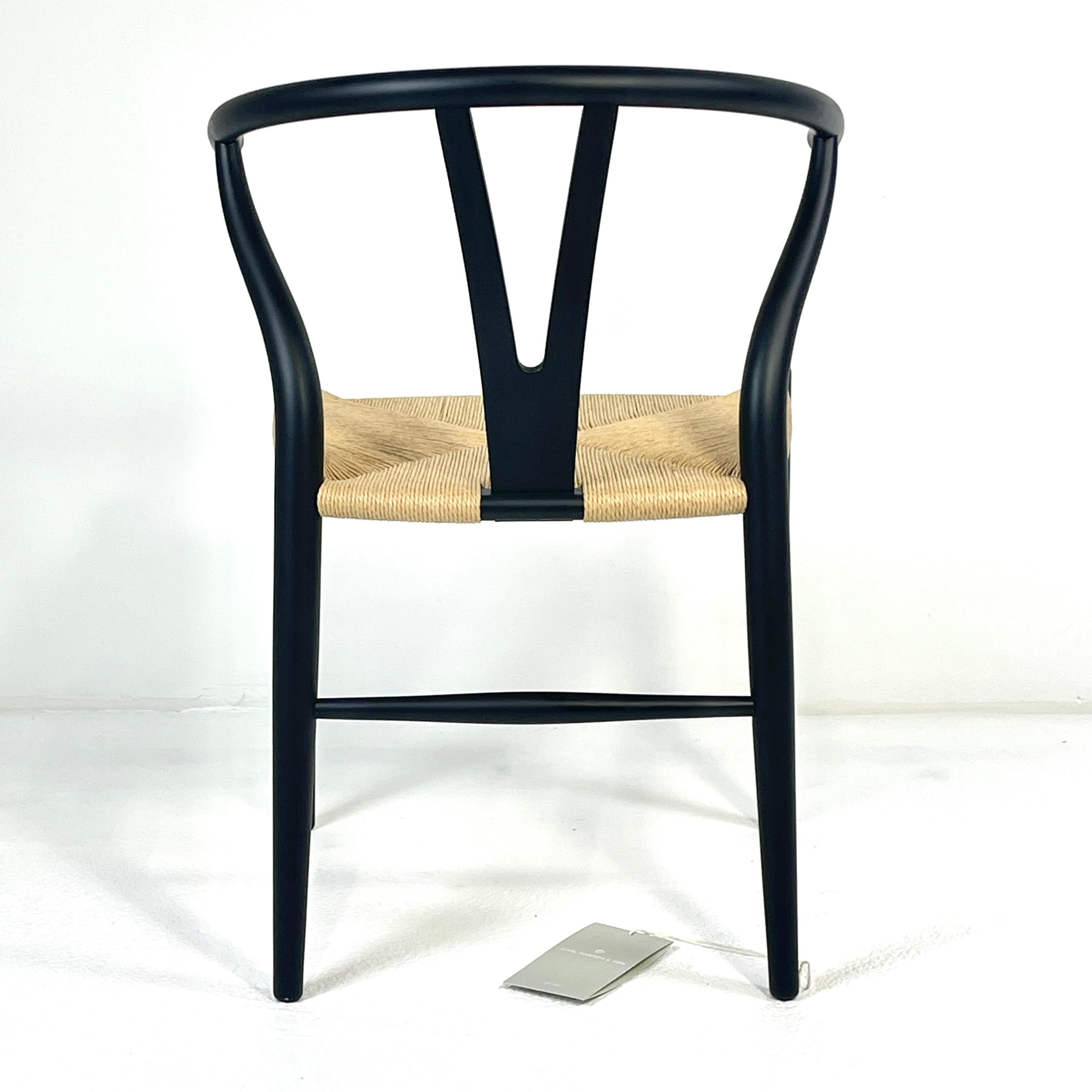 Hans Wegner Carl Hansen Black Wood wishbone Woven Natural Papercord CH24 Chair im Angebot 2