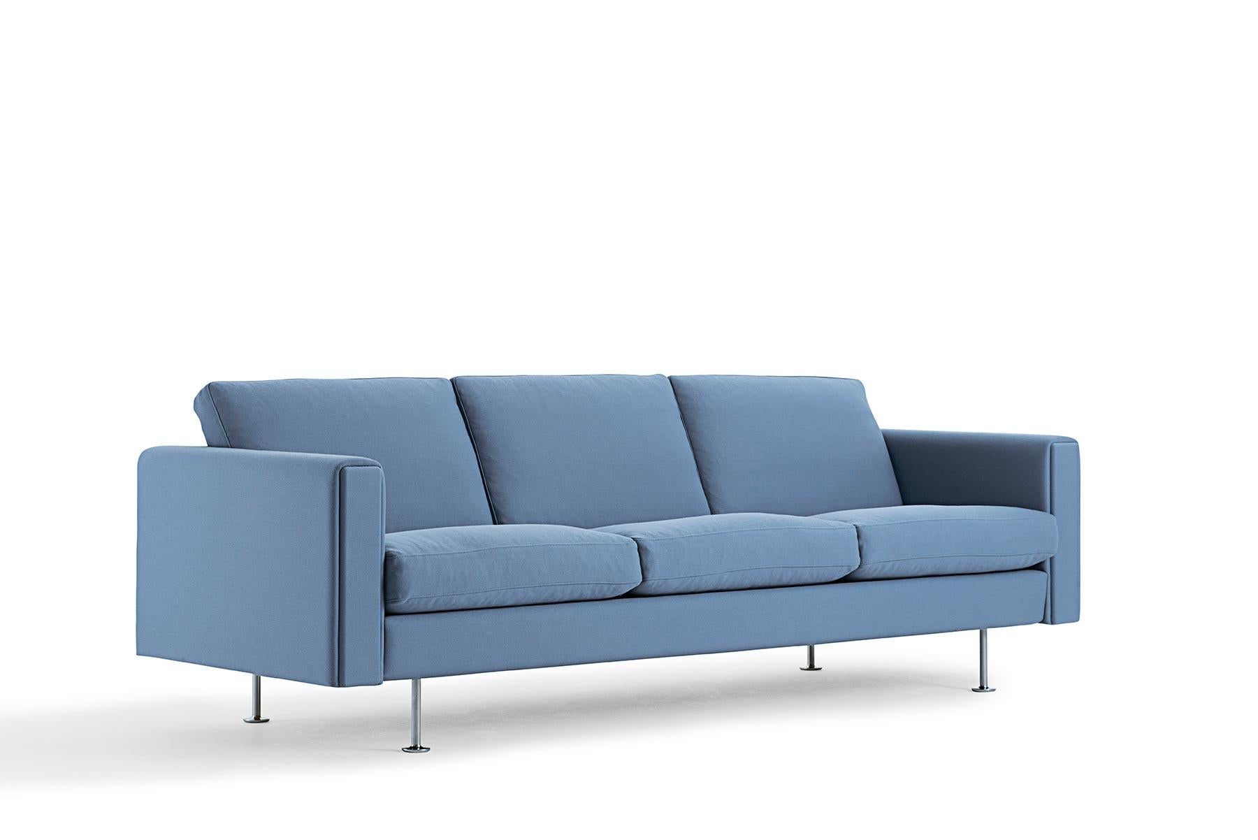 Disegnato da Hans Wegner per GETAMA nel 2000, il divano a 3 posti Century 2000 è stato uno dei suoi ultimi lavori. Perfetto per qualsiasi casa o ufficio moderno. Il divano è costruito a mano nella fabbrica di GETAMA a Gedsted, in Danimarca, da abili