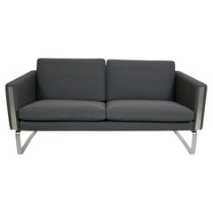 Hans Wegner CH-102 Sofa mit grauem Stoff