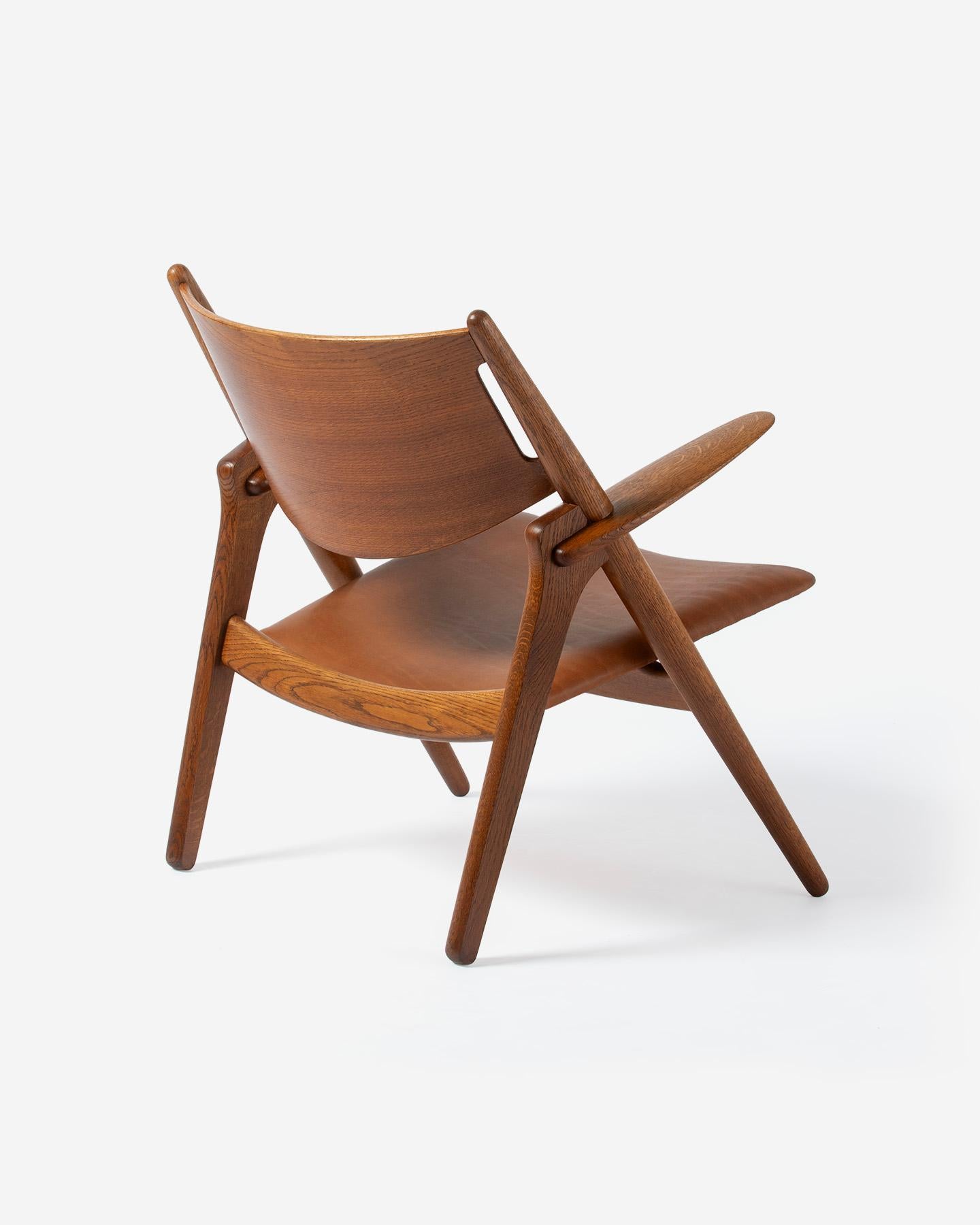 Danois Hans Wegner CH-28 Chaise Sawbuck en chêne et cuir, 1951 en vente