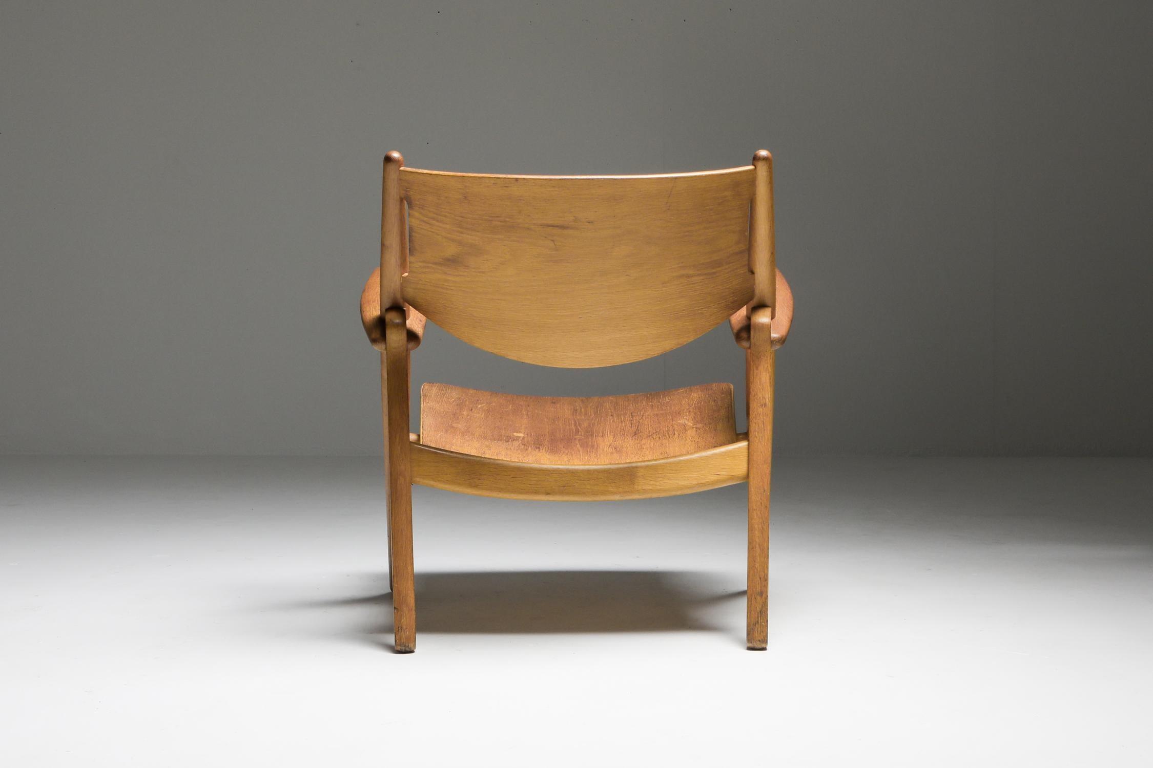 Scandinavian Modern Hans Wegner CH 28 Sawbuck Chair in Oak