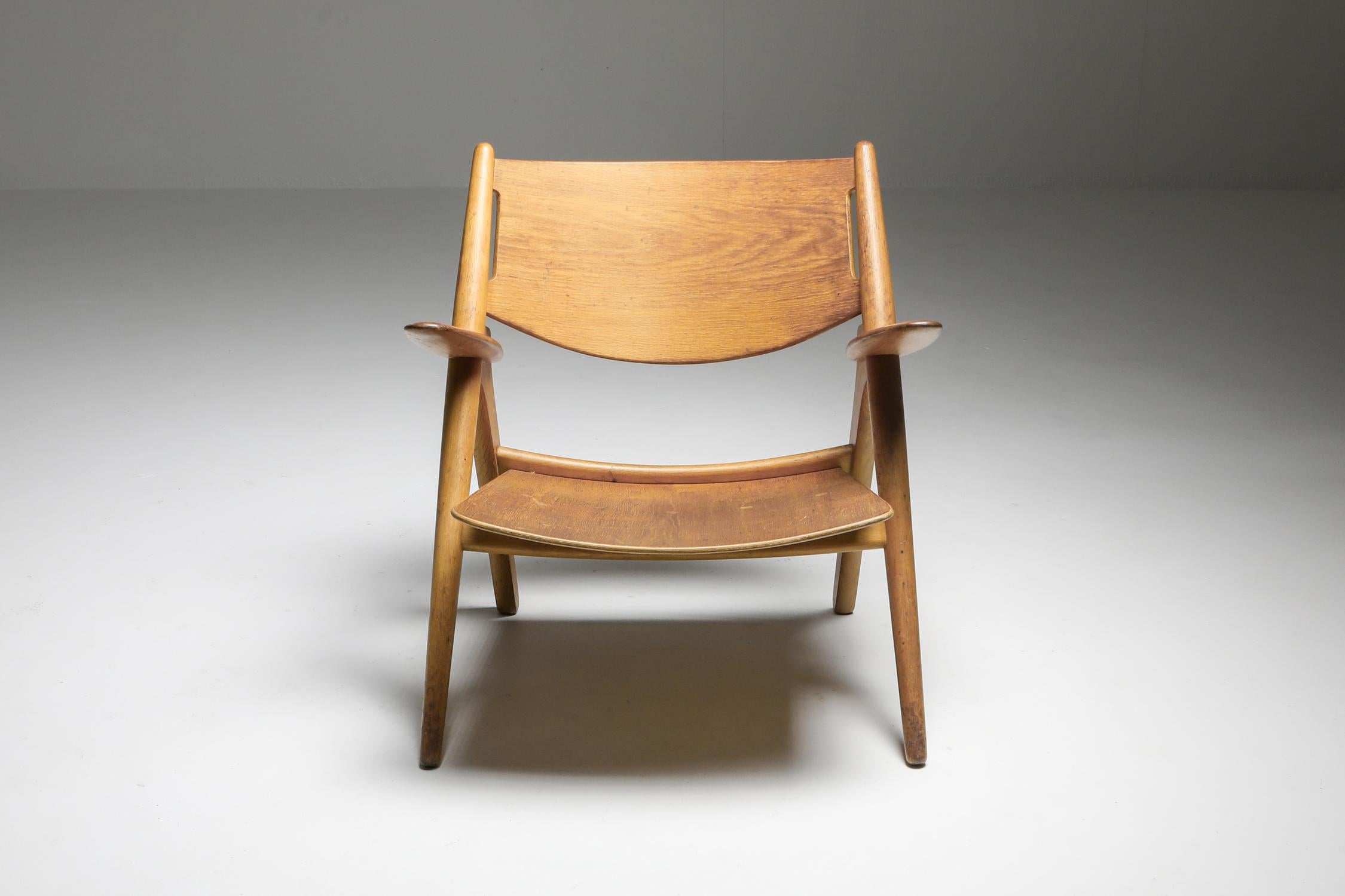 Hans Wegner CH 28 Sawbuck Chair in Oak In Good Condition In Antwerp, BE