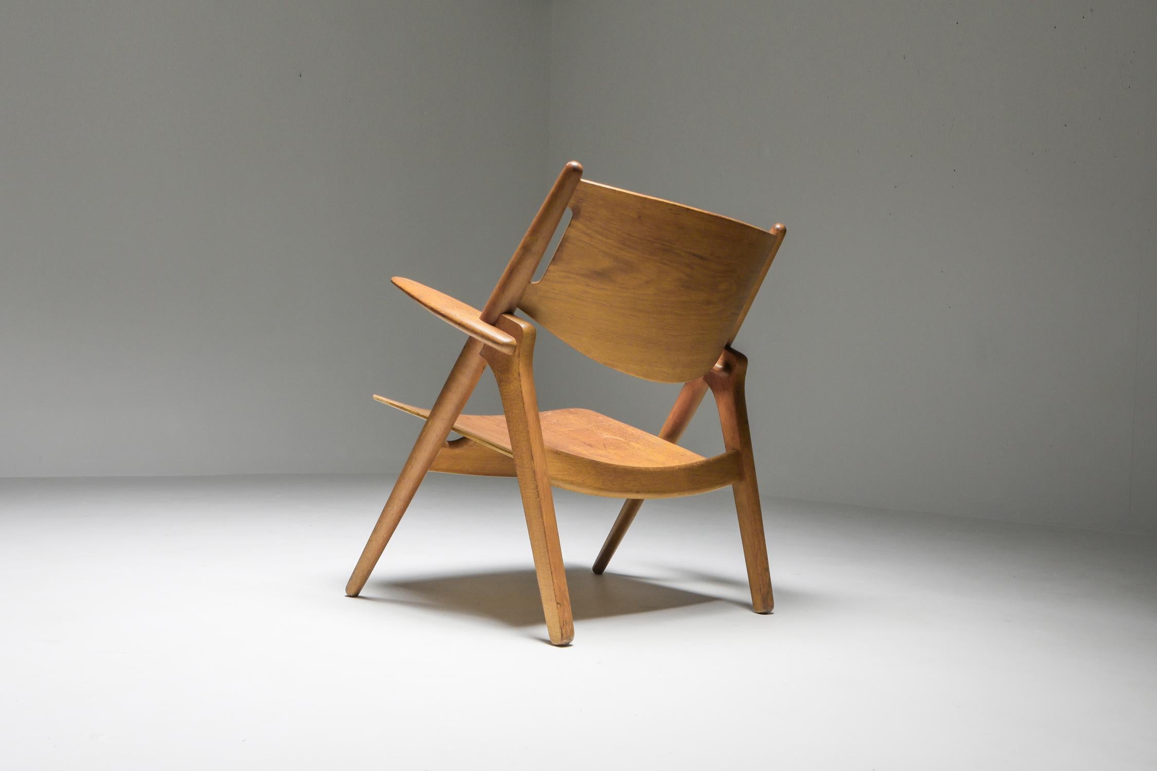 Mid-20th Century Hans Wegner CH 28 Sawbuck Chair in Oak